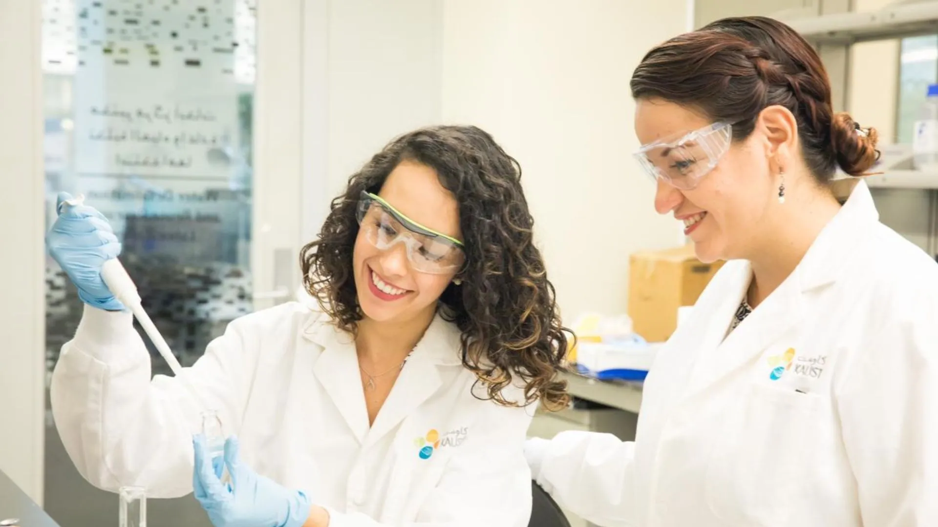 EXATEC emprende en servicios aerocomerciales de limpieza