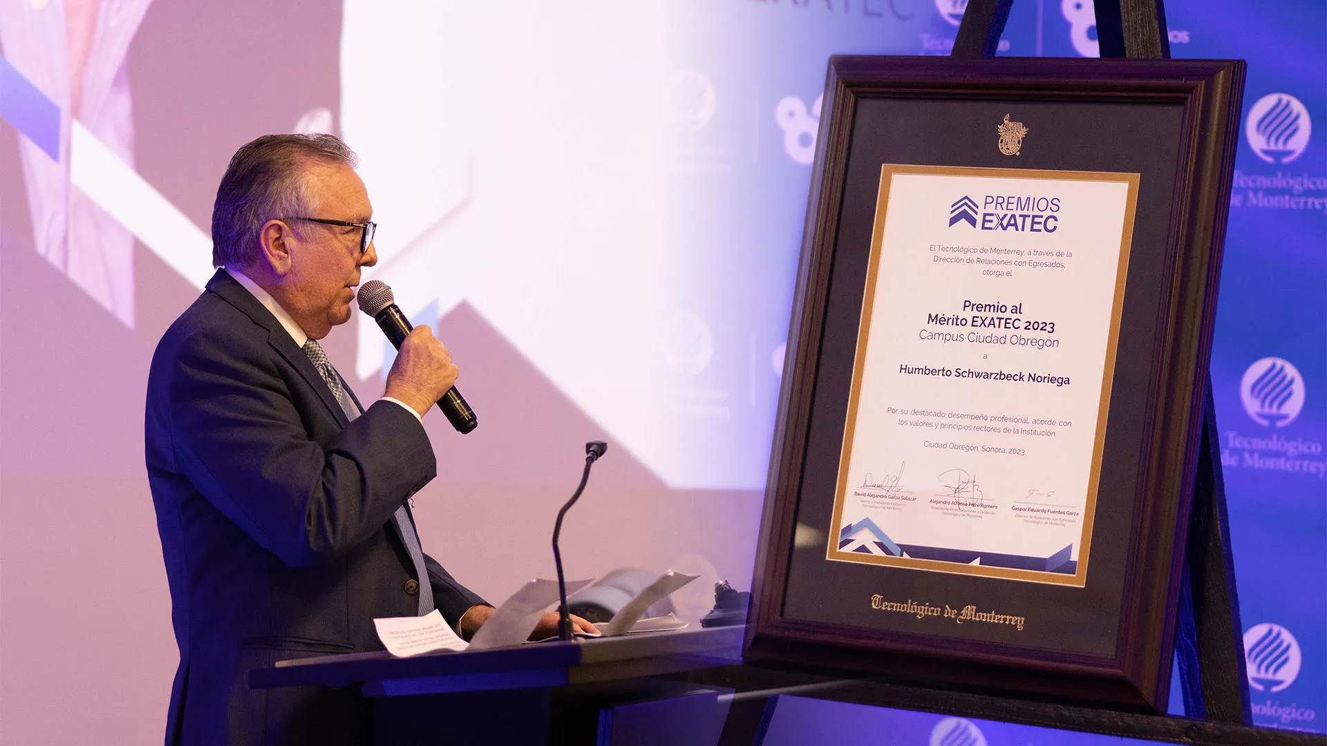 Humberto Schwarzbeck ganador premio al Mérito Exatec 2023 Ciudad Obregón