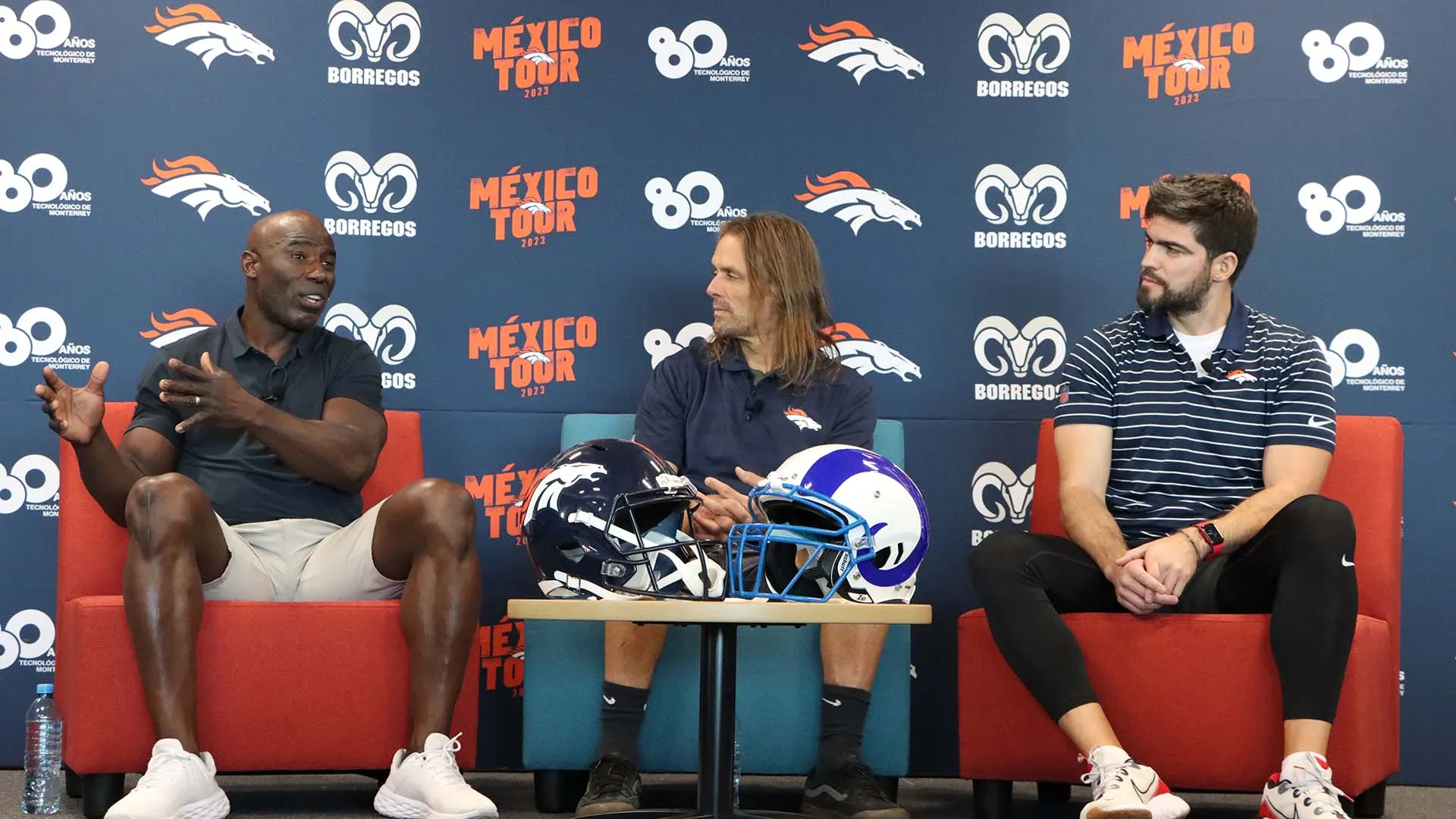 Comparten exjugadores NFL su visión del juego con estudiantes