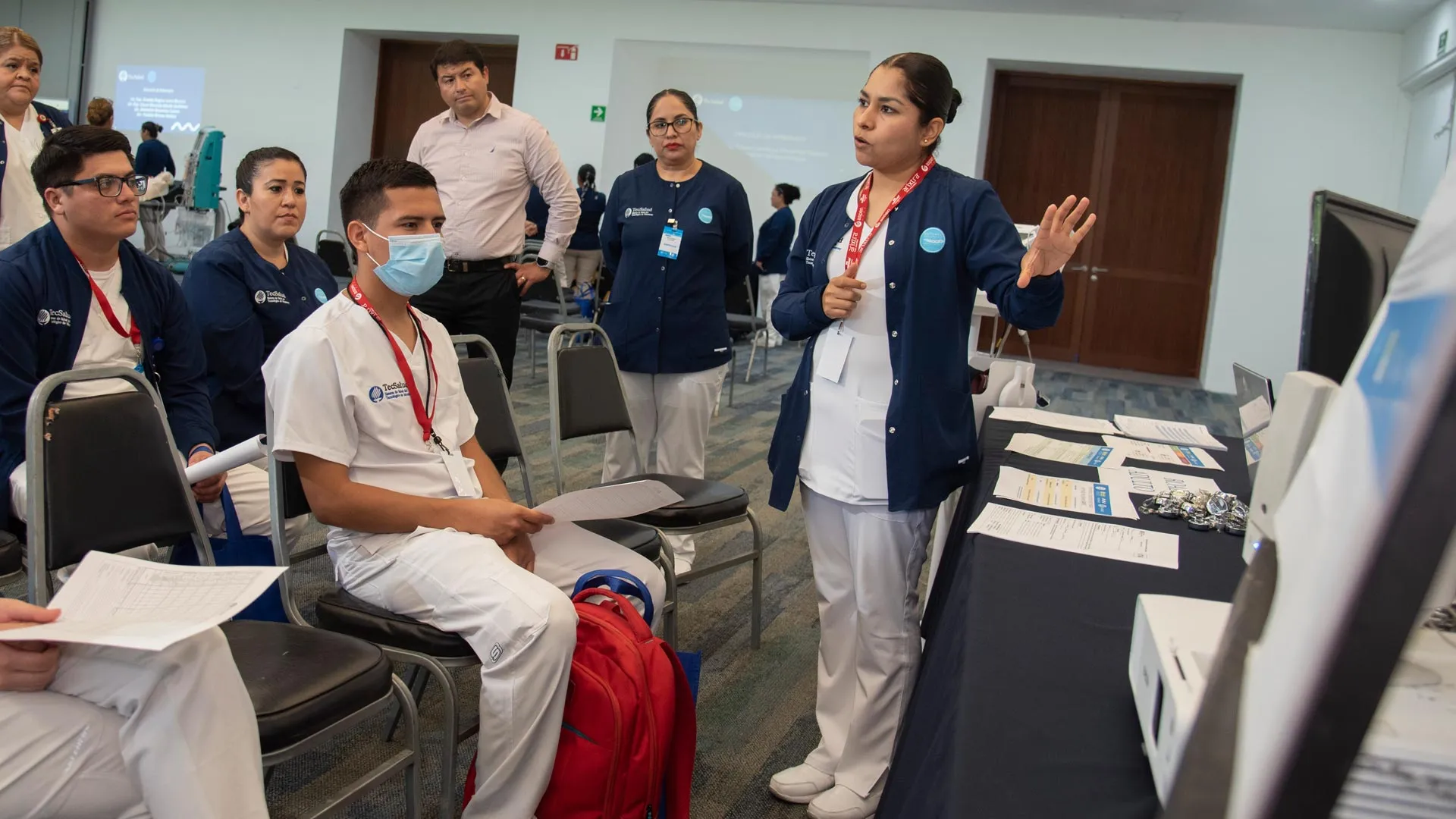 Enfermería de TecSalud comparte buenas prácticas durante simposio.