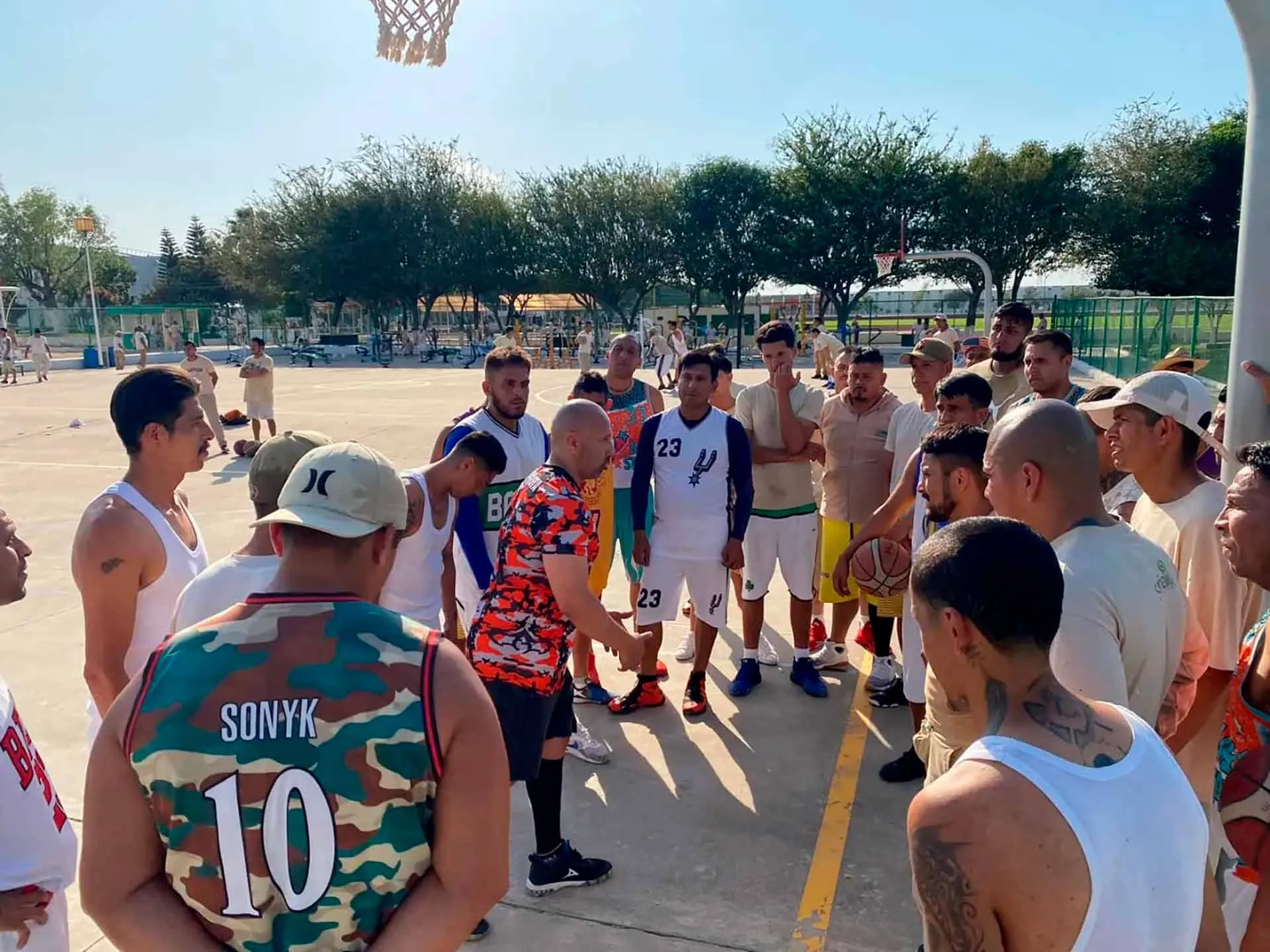 Labor social en penal de Puente Grande, realizado por entrenadores deportivos de PrepaTec Santa Anita. 