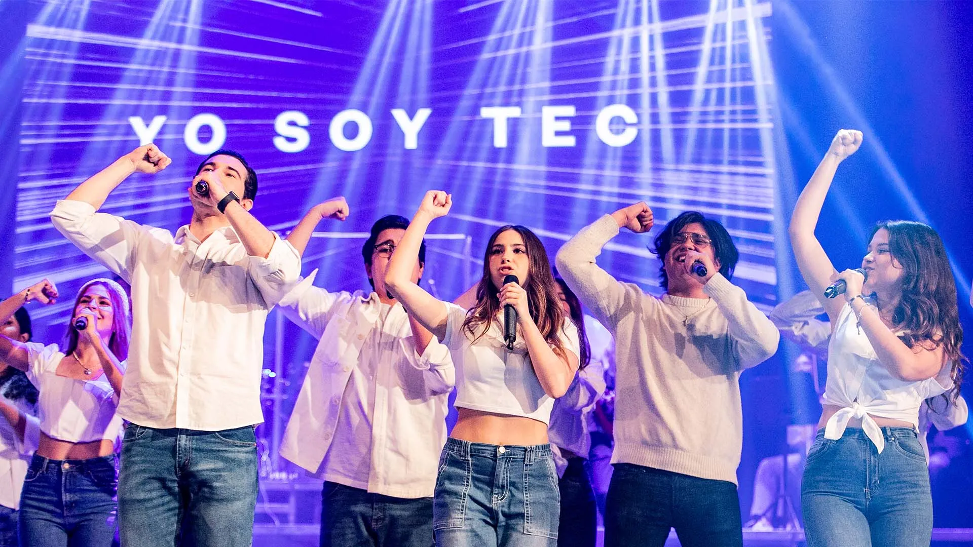 Alumnos de Tec interpretan canción del 80 aniversario