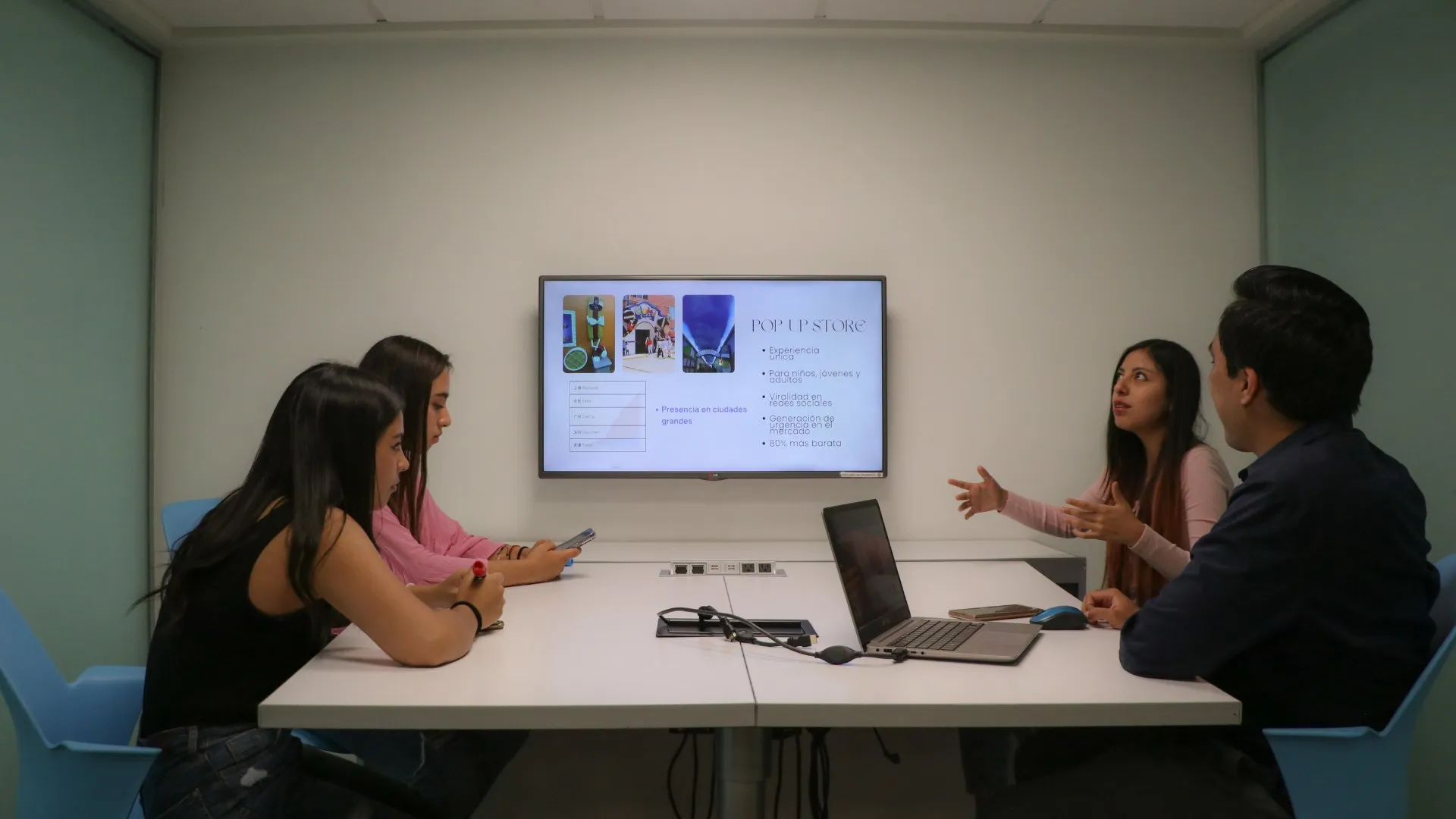 Equipo_Presentando_Propuesta_Bimbo_China