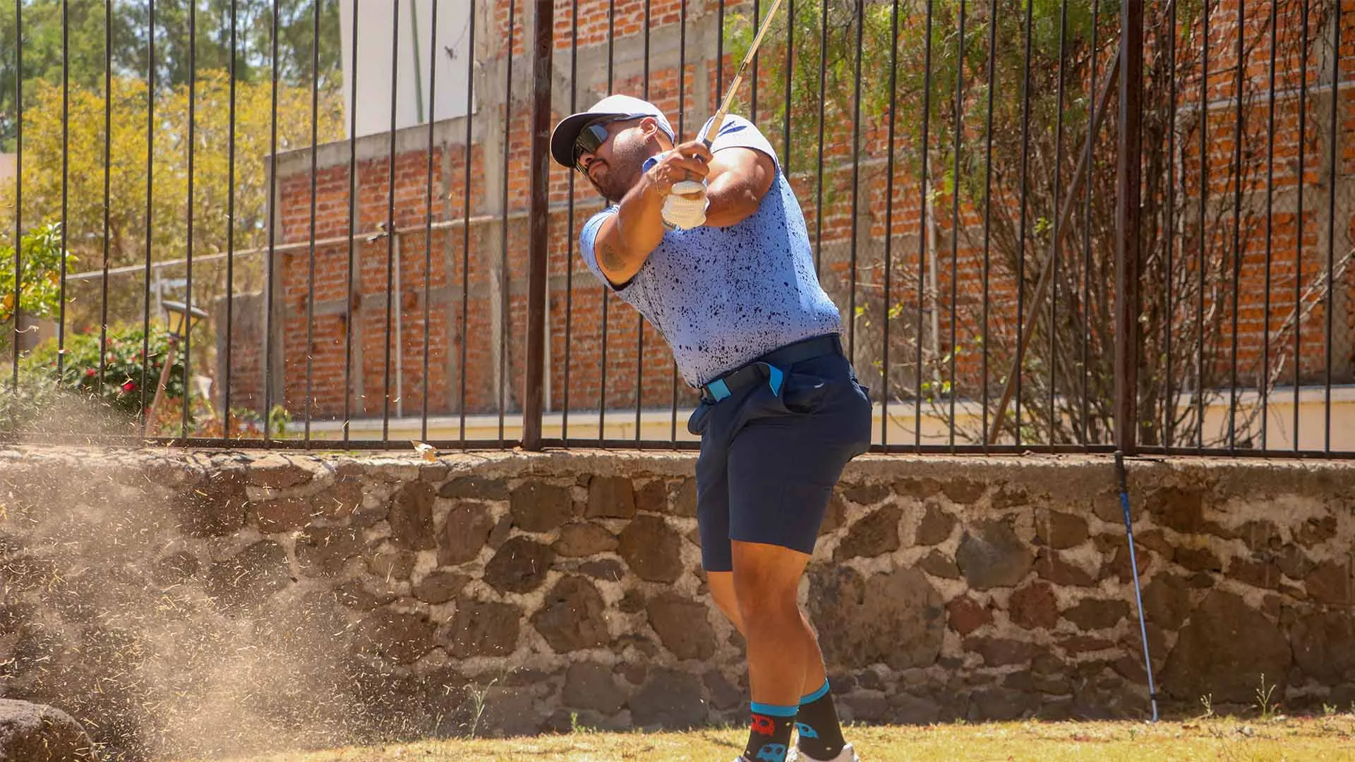 Golfista haciendo un tiro en el EXATEC Blue Open Irapuato