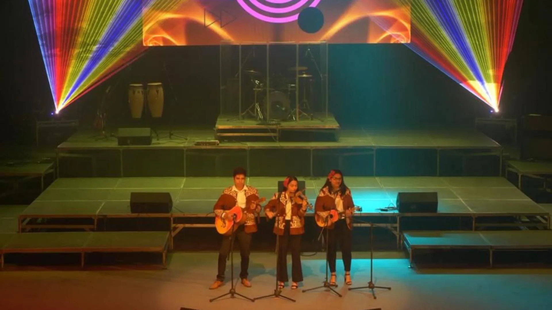 Las hermanas Reyes y David Andrade en VibrArt 2023 Mty.