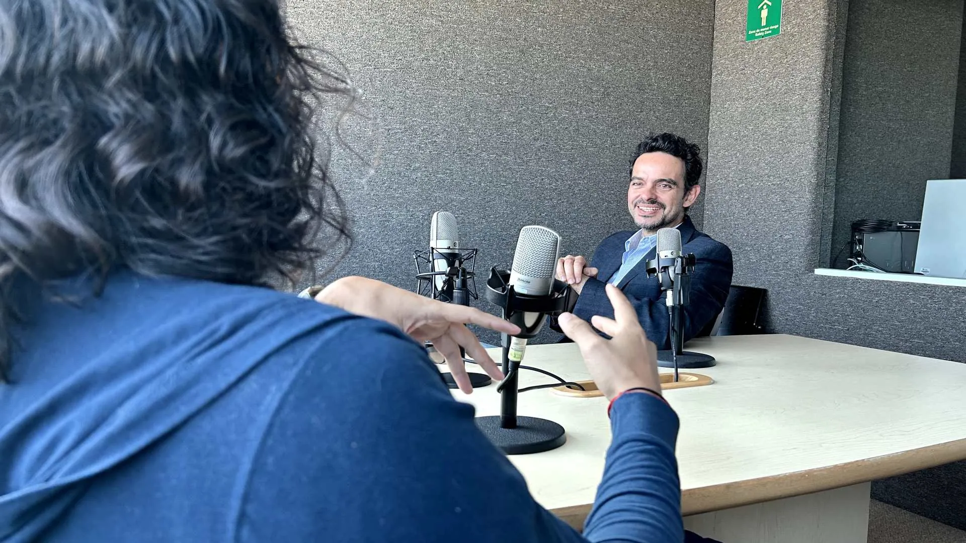 Sociedad Migrante es un podcast producido por el catedrático Andrés Barradas.