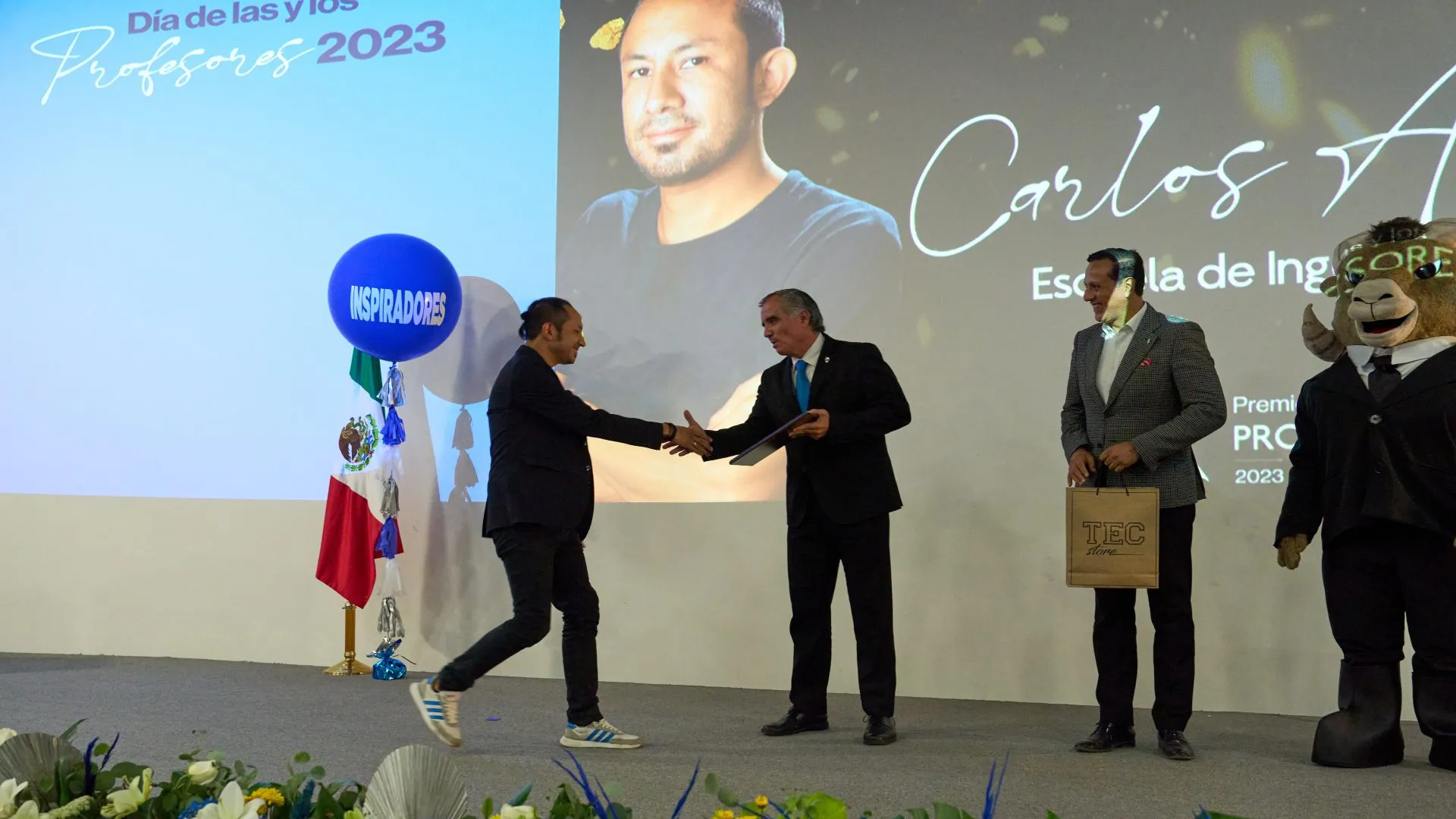 La investigación es la pasión de Carlos Huerta, Profesor Inspirador 2022 del Tec campus Publa