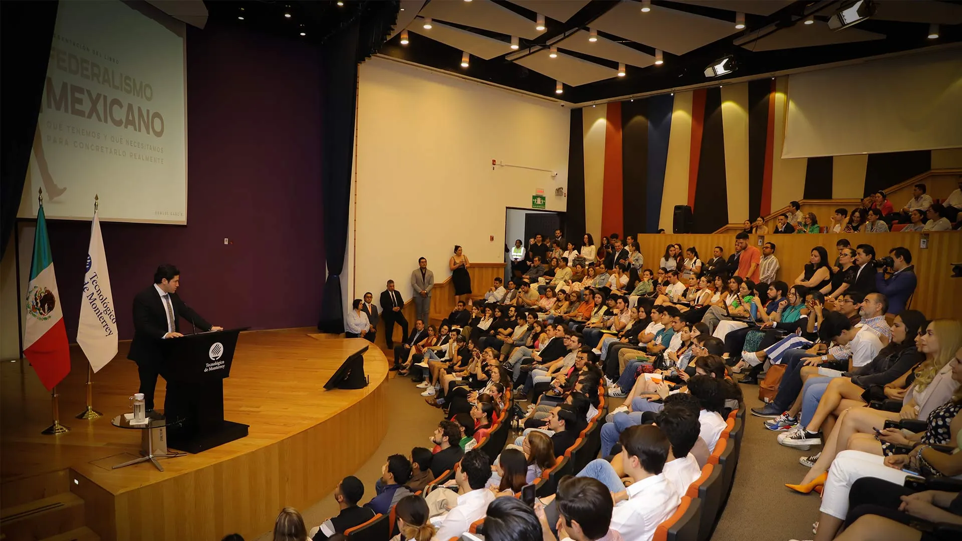 El gobernador de Nuevo León Samuel García visitó el Tec campus Santa Fe