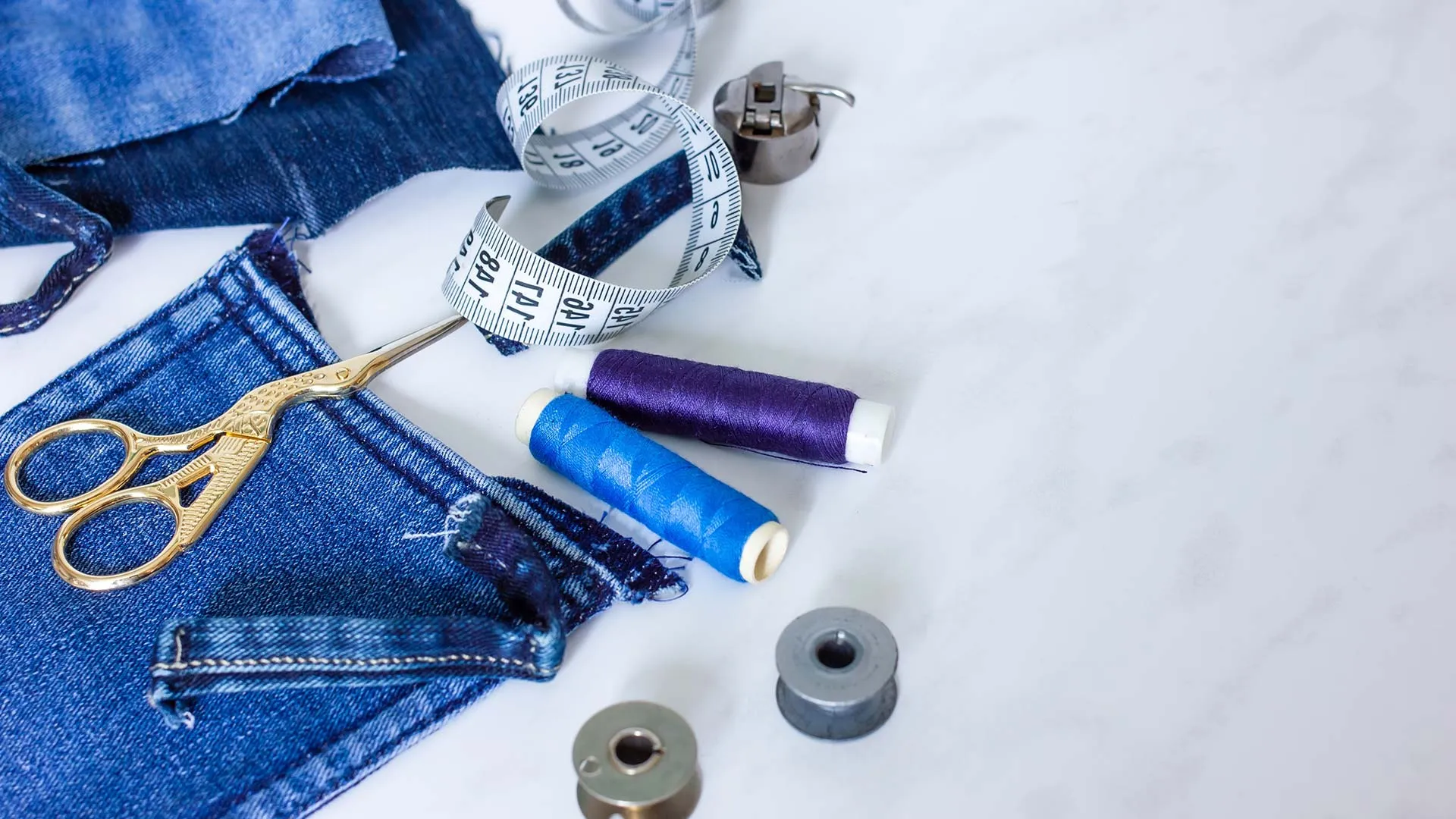 Profesora campus Monterrey crea emprendimiento Aeterna, basado en moda sostenible.