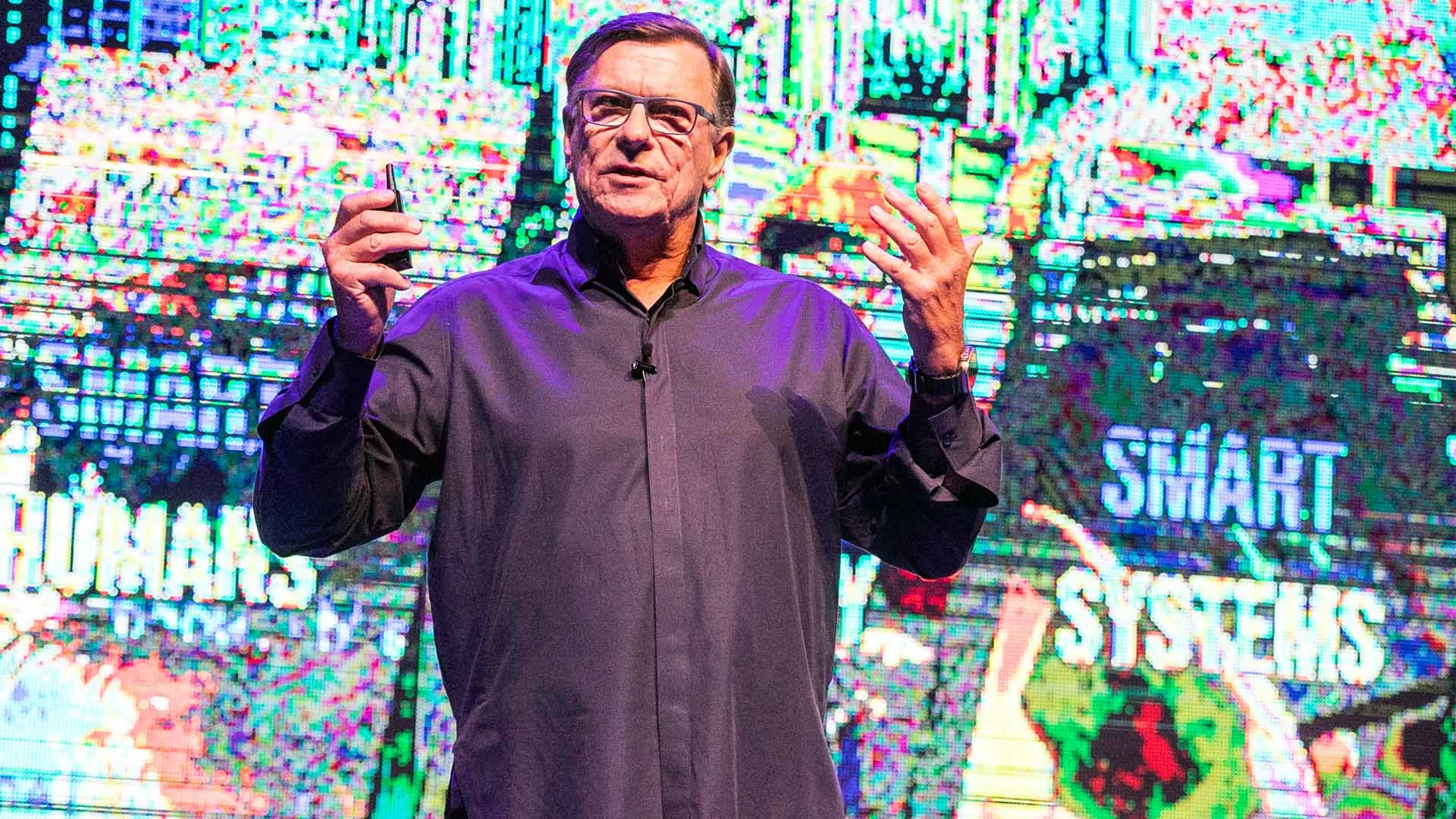 Aceptar tecnología ayuda a ser más humanos, dijo el futurista Anton Musgrave en la Reunión Anual de Profesoras y Profesores del Tec de Monterrey