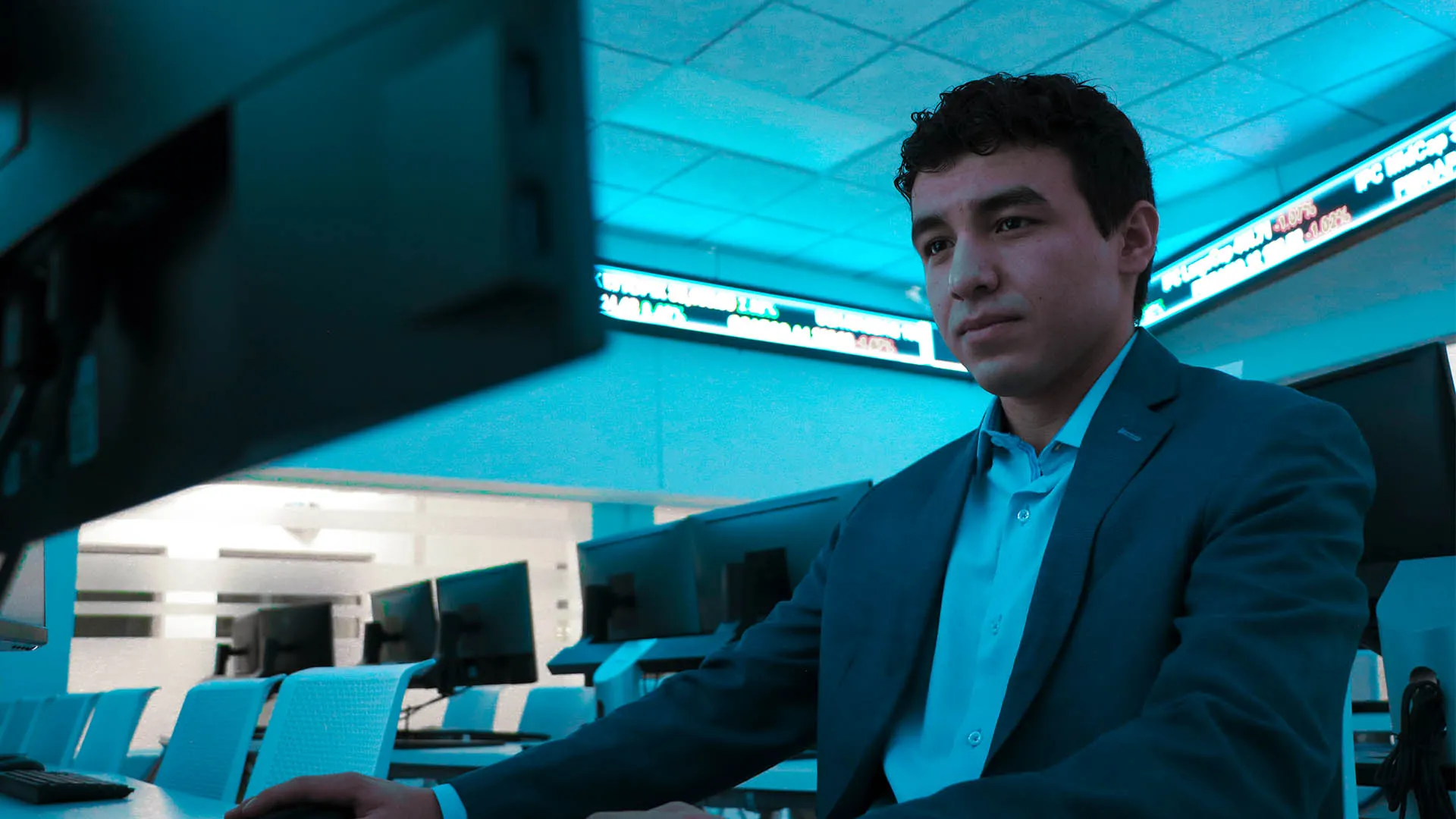 David Alvarado obteniendo la certificación CFA Nivel 1