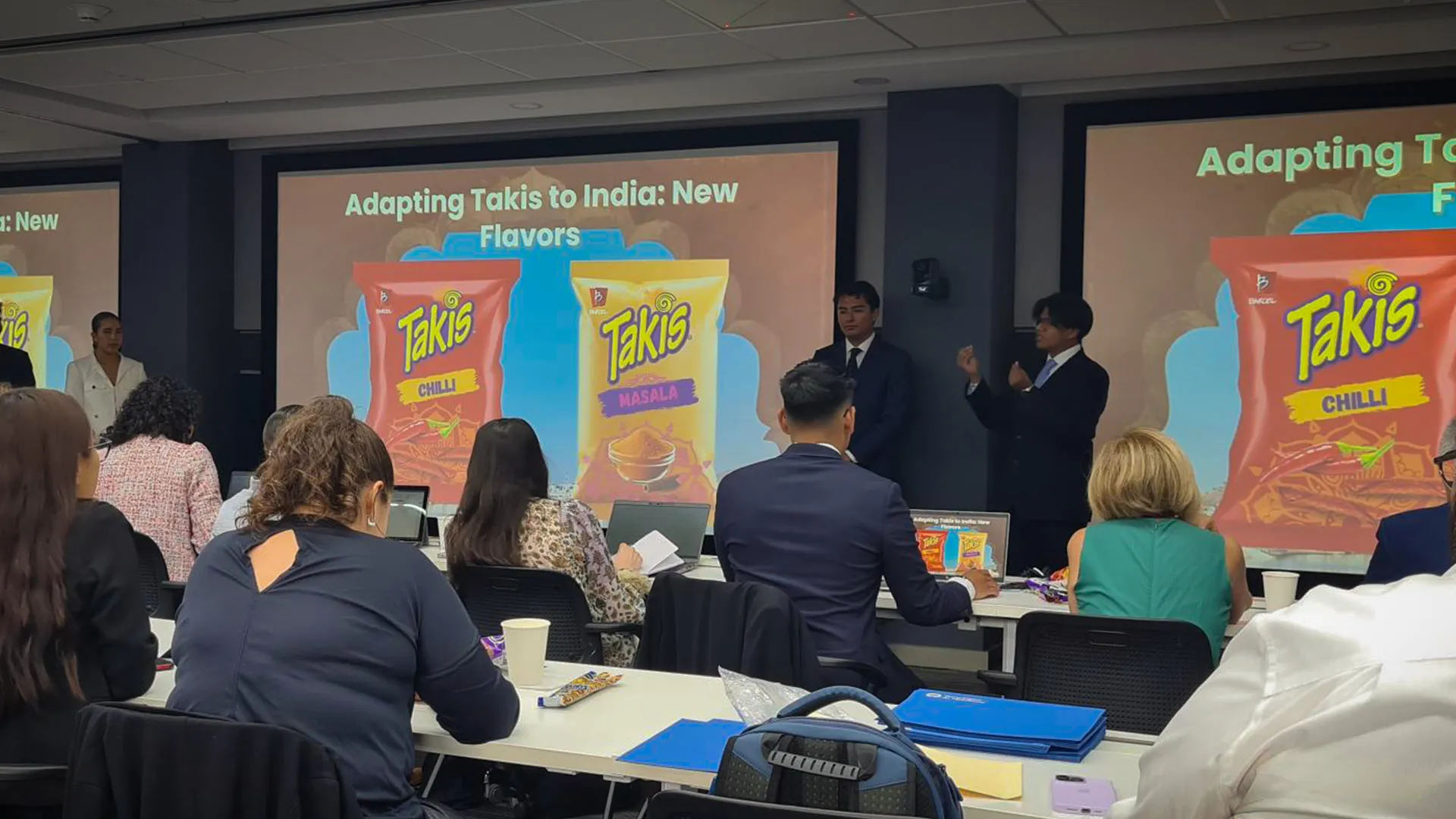 Estudiantes de la Escuela de Negocios proponen estrategias de expansión a Barcel