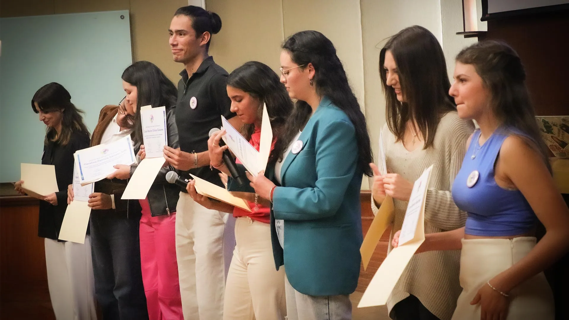 Estudiantes lanzan red de apoyo estudiantil en Tec campus Santa Fe