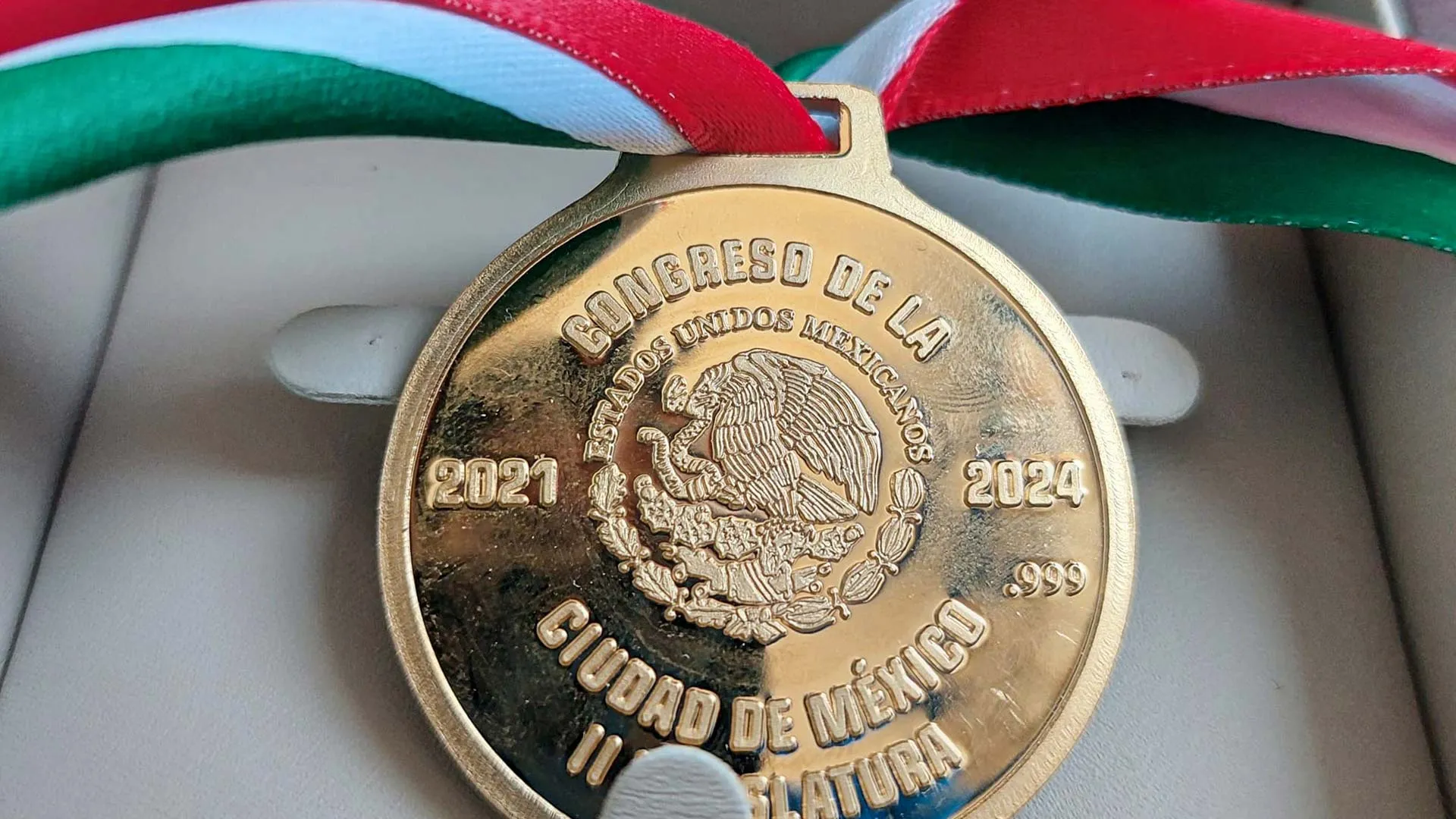 Profesora Tec recibe Medalla al Mérito Docente del Congreso de la Ciudad México