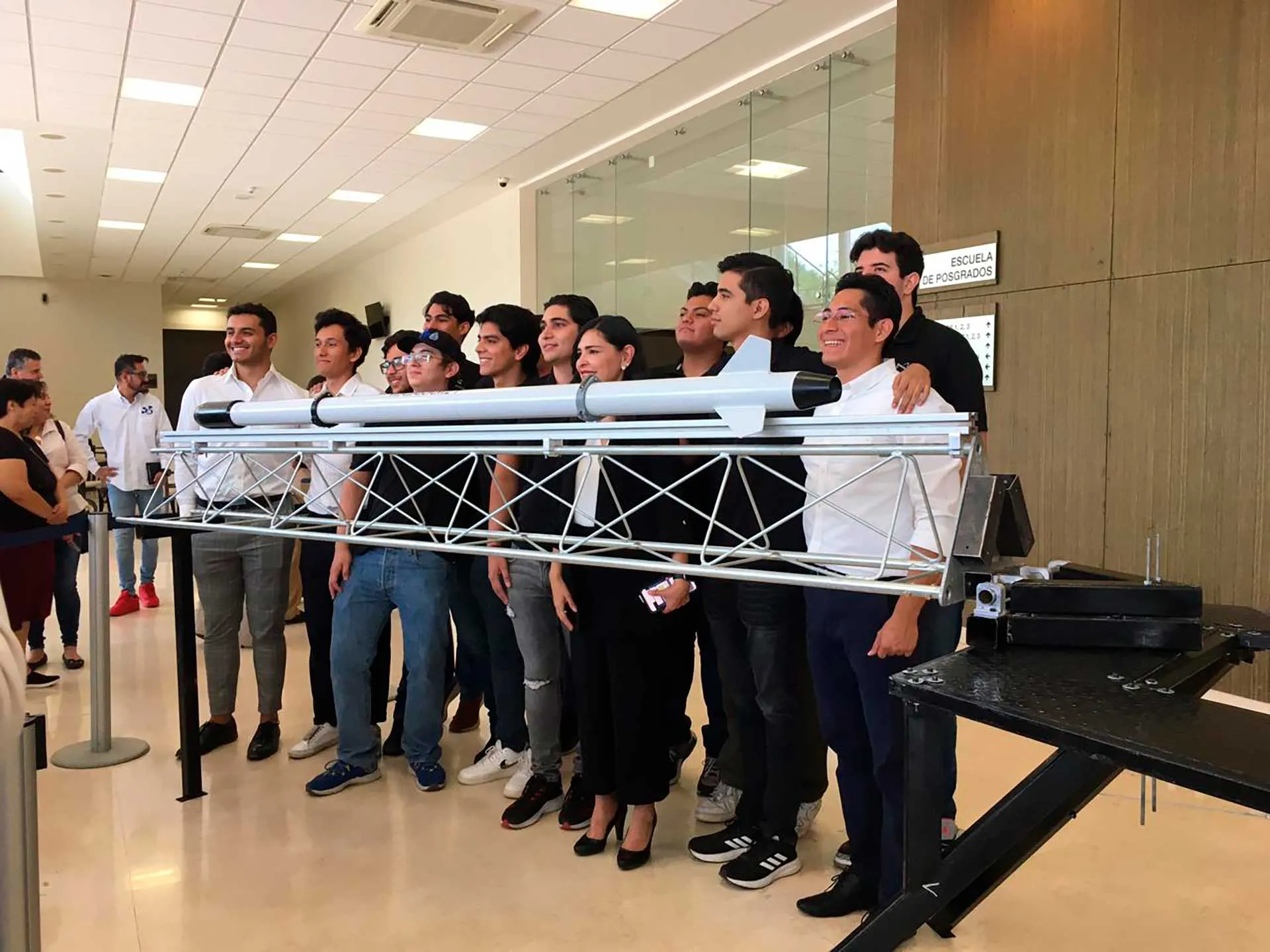 Tecnología aeroespacial es diseñada en el Tec Guadalajara, grupo estudiantil crea cohete para concursar en certamen.