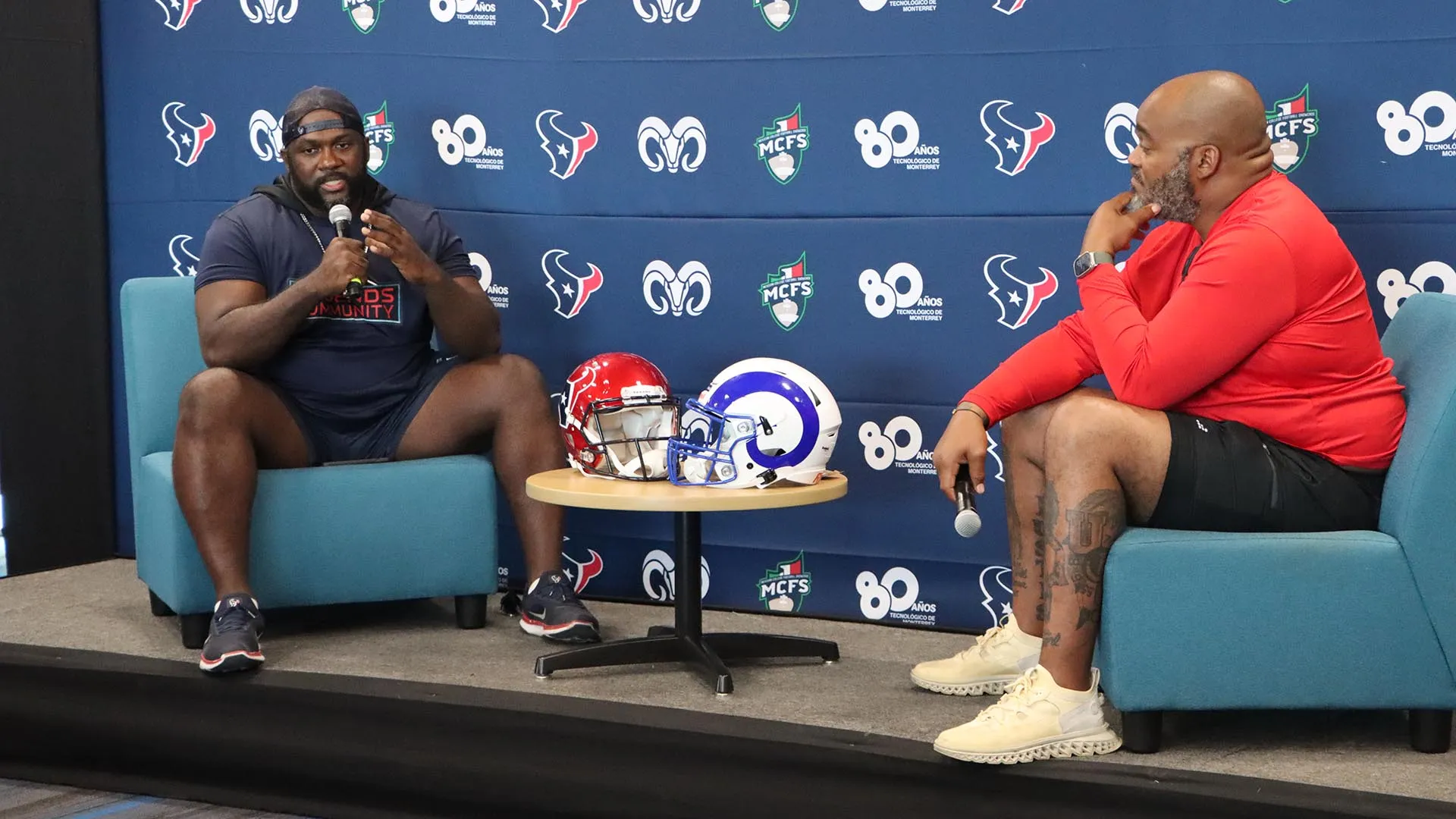 ¡Toros y Borregos! Dialogan exjugadores de NFL con alumnos