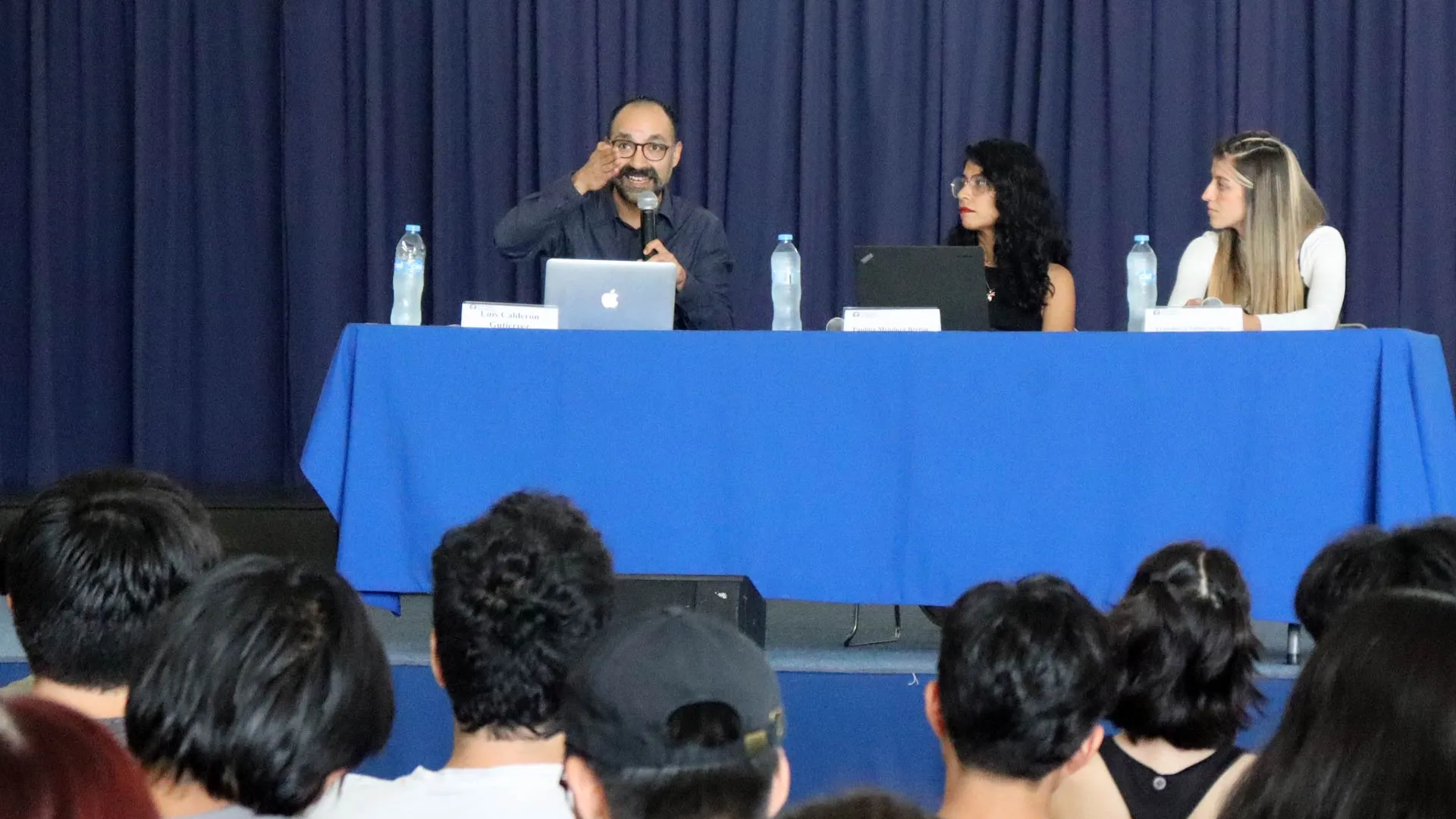 En el marco de la Copa Mundial Femenina de la FIFA 2023, y con el objetivo de visibilizar las brechas de género en el fútbol femenil, el Centro de Escritura organizó un conversatorio con expertas en la temática. 