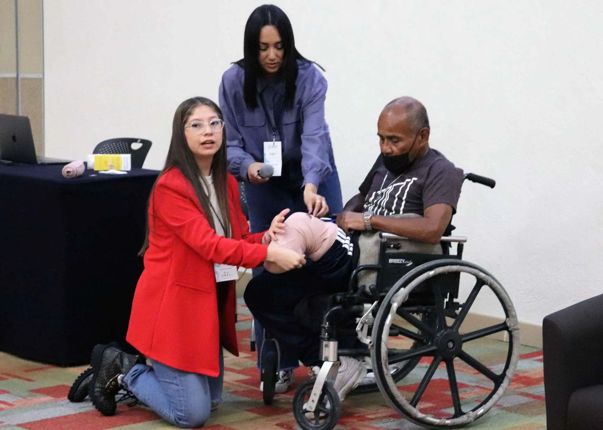 Personas con amputación que necesitan prótesis participaron en encuentro del Tec Guadalajara. 