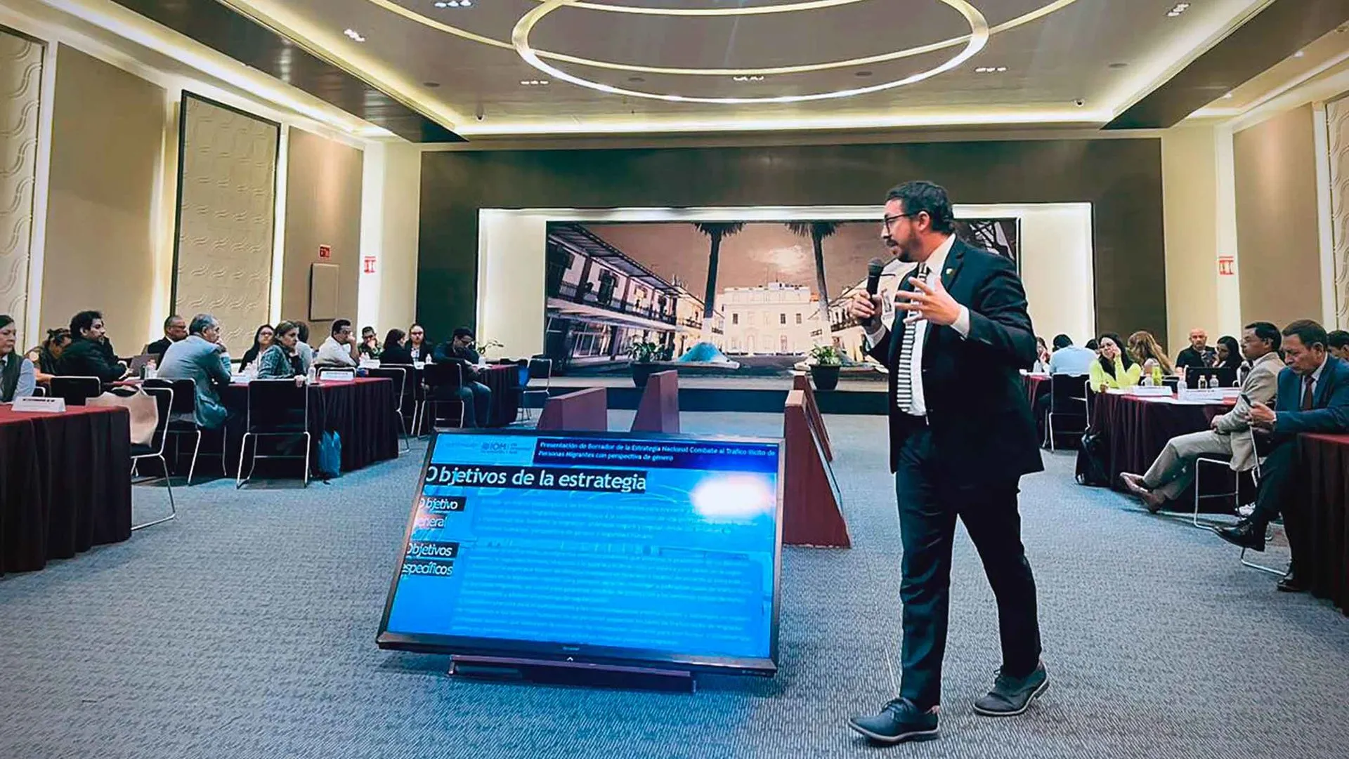 Javier Contreras, académico del Tec Guadalajara, creó estrategia para la atención a la migración. 