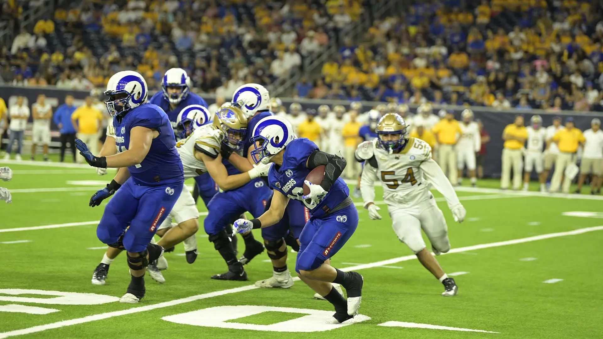 Borregos open season at Houston Texas stadium