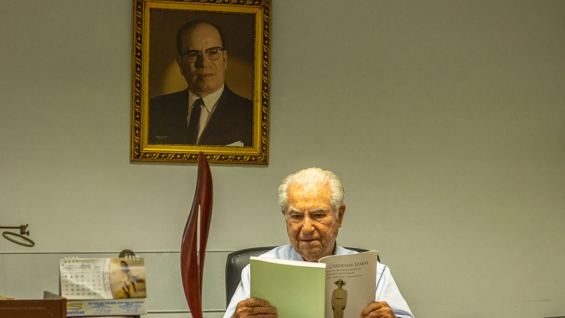 daniel cardenas impulsor de la educacion y ganador de premio eugenio garza sada