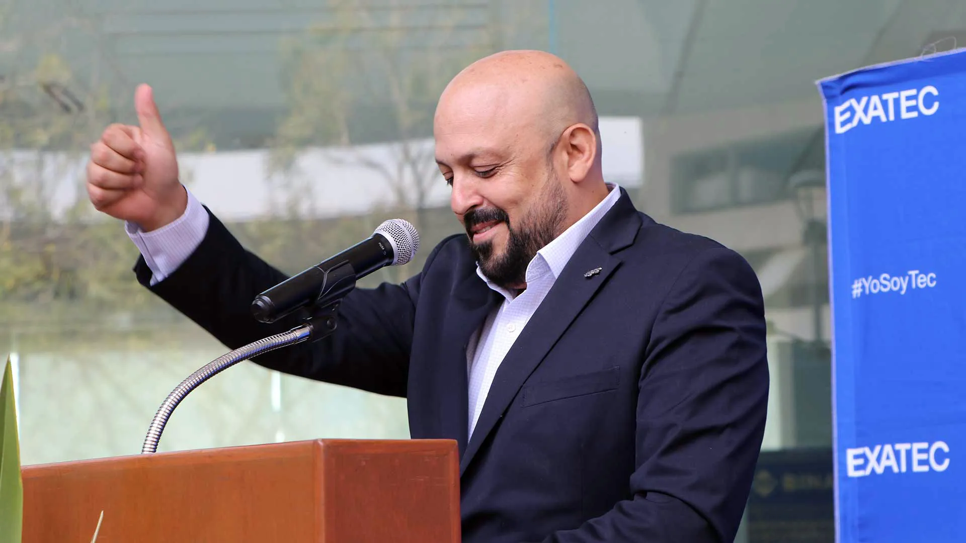 Iván Elizondo es galardonado con el Premio al Mérito EXATEC 2023 del Tec campus Cuernavaca.