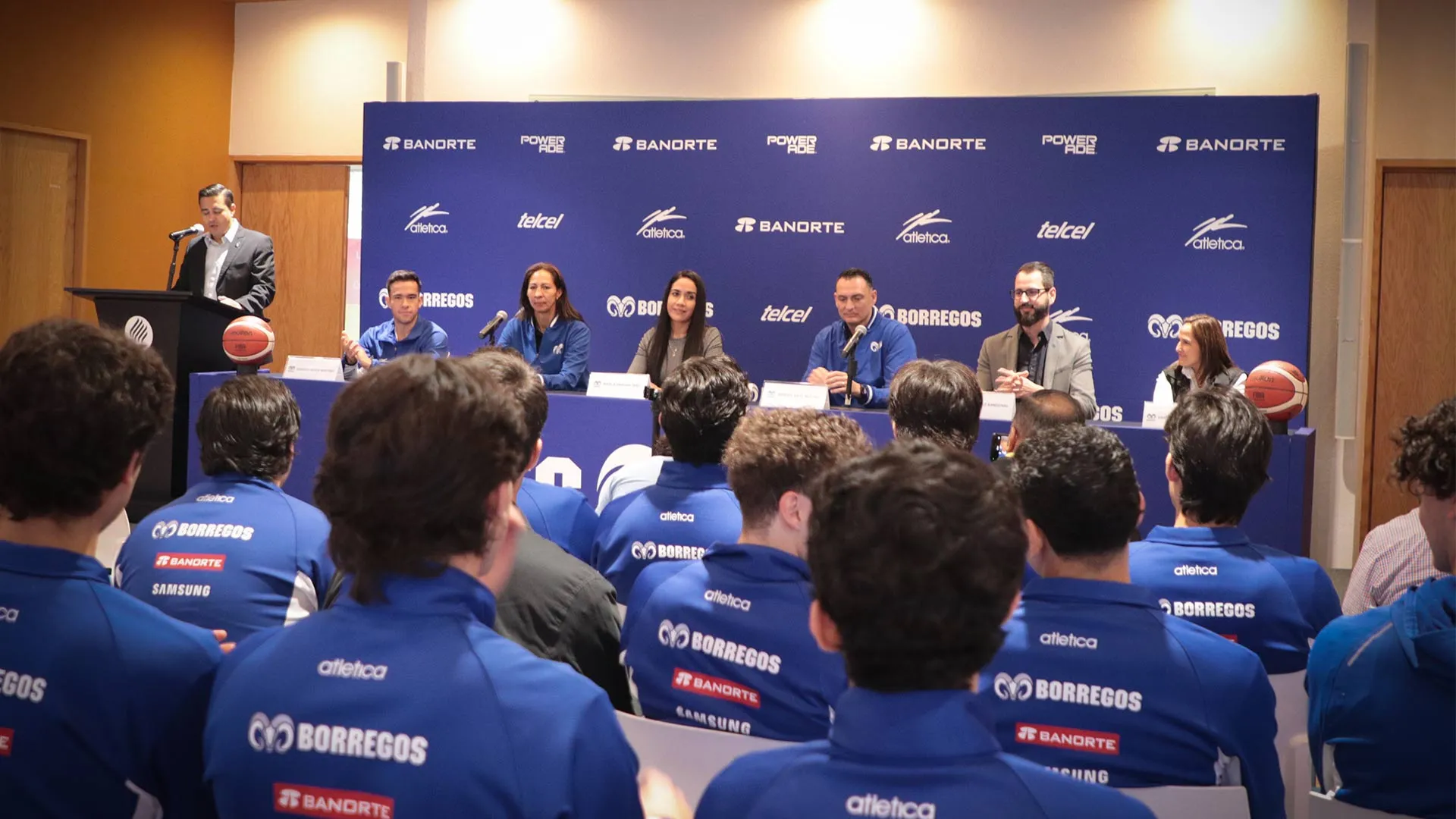 Llegan nuevos entrenadores de baloncesto a equipo representativo de campus Santa Fe
