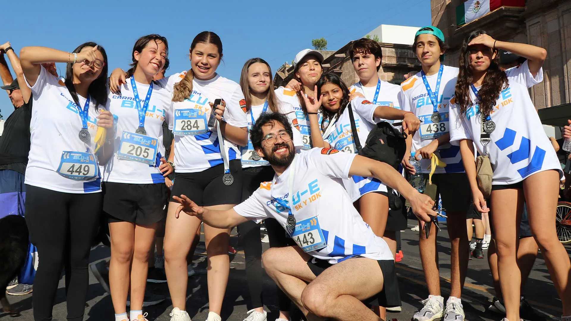 Corredores al llegar a la meta