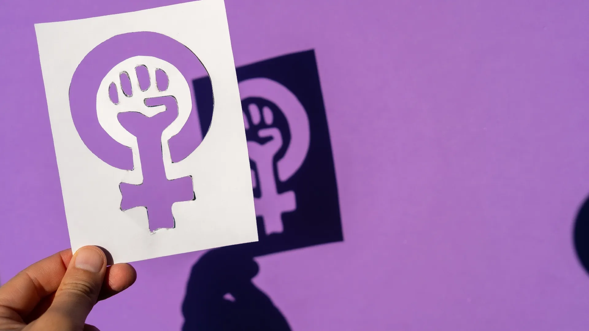 Profesora Tec Puebla gana concurso chileno con paper sobre el feminismo 