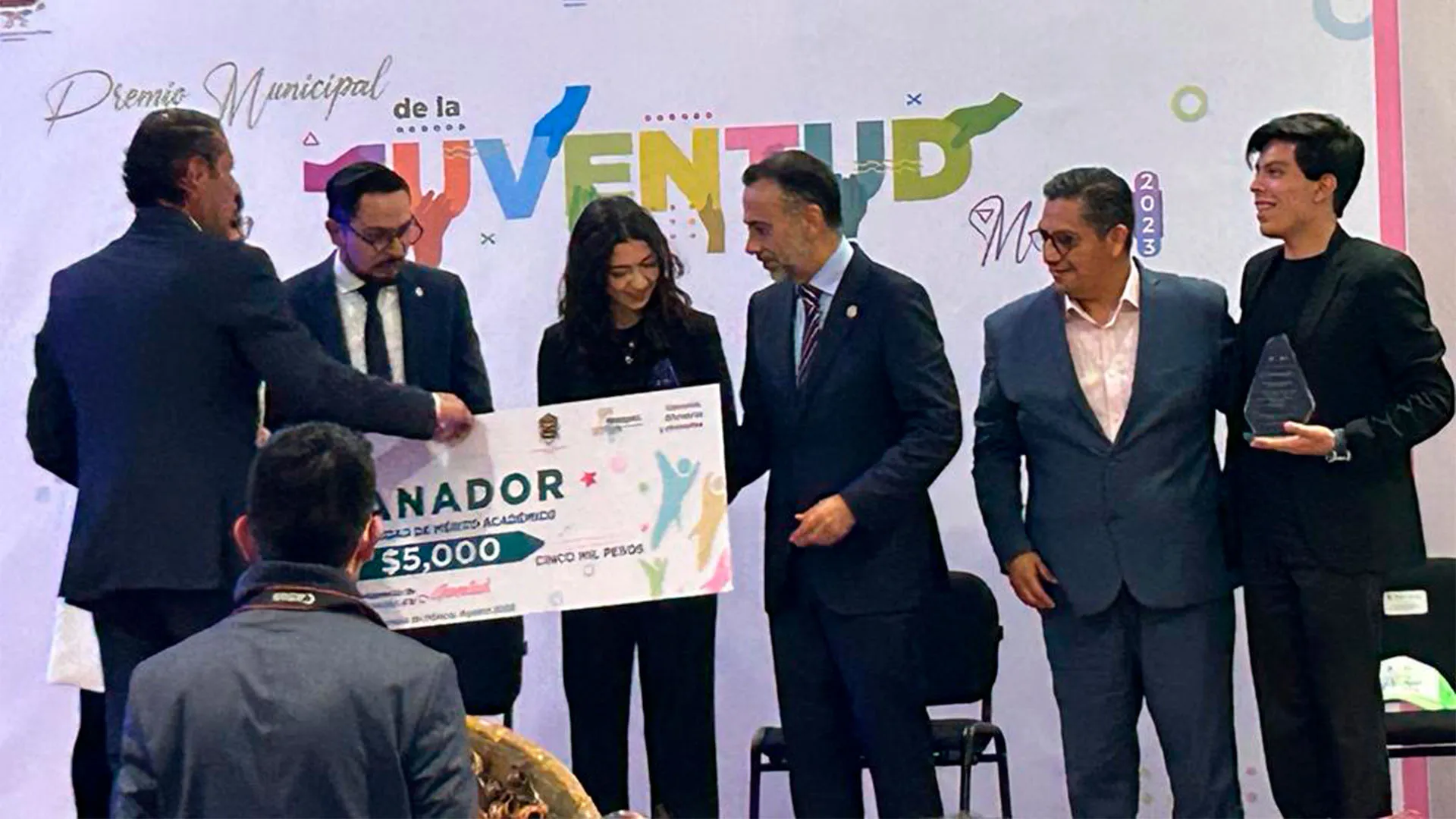 Alumna de PrepaTec recibe Premio Municipal por su talento académico