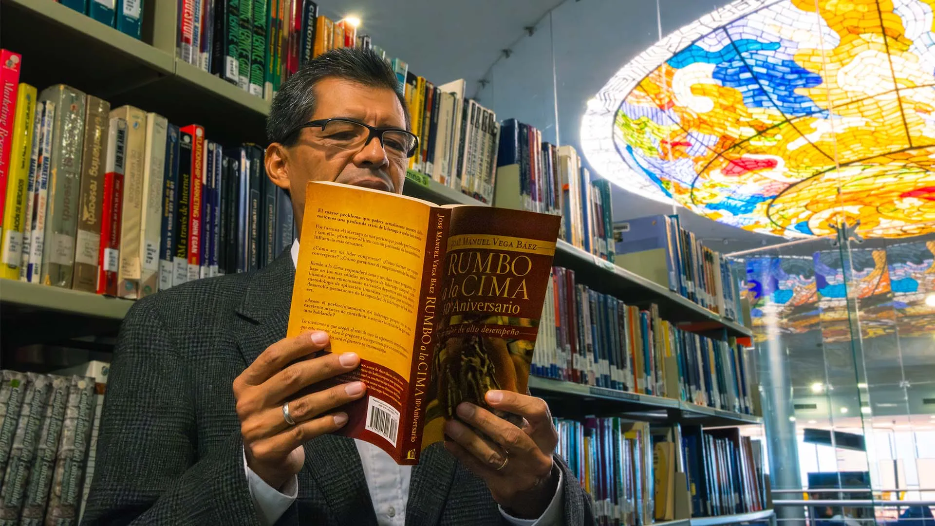 Profesor del Tec de Monterrey es best seller con varios libros en Amazon