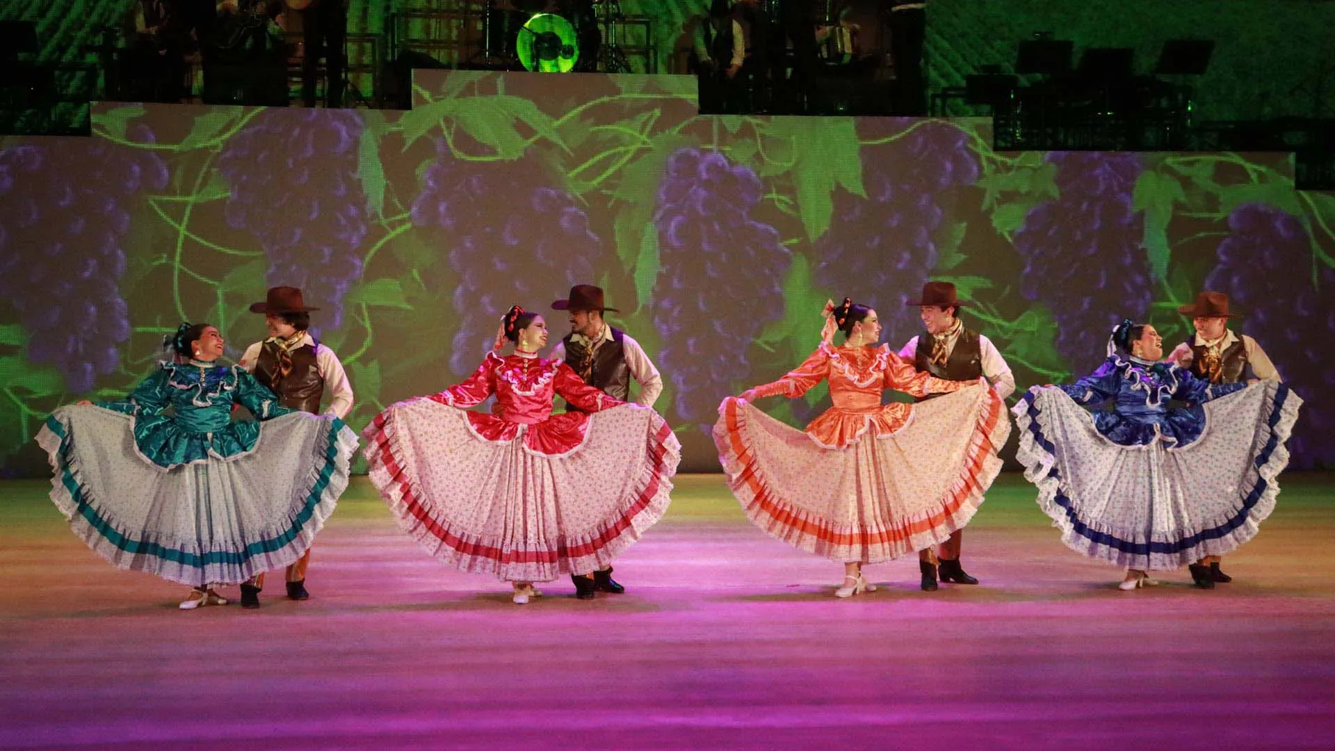 ¡Huapangos! La vívida presentación folklórica de danza y música