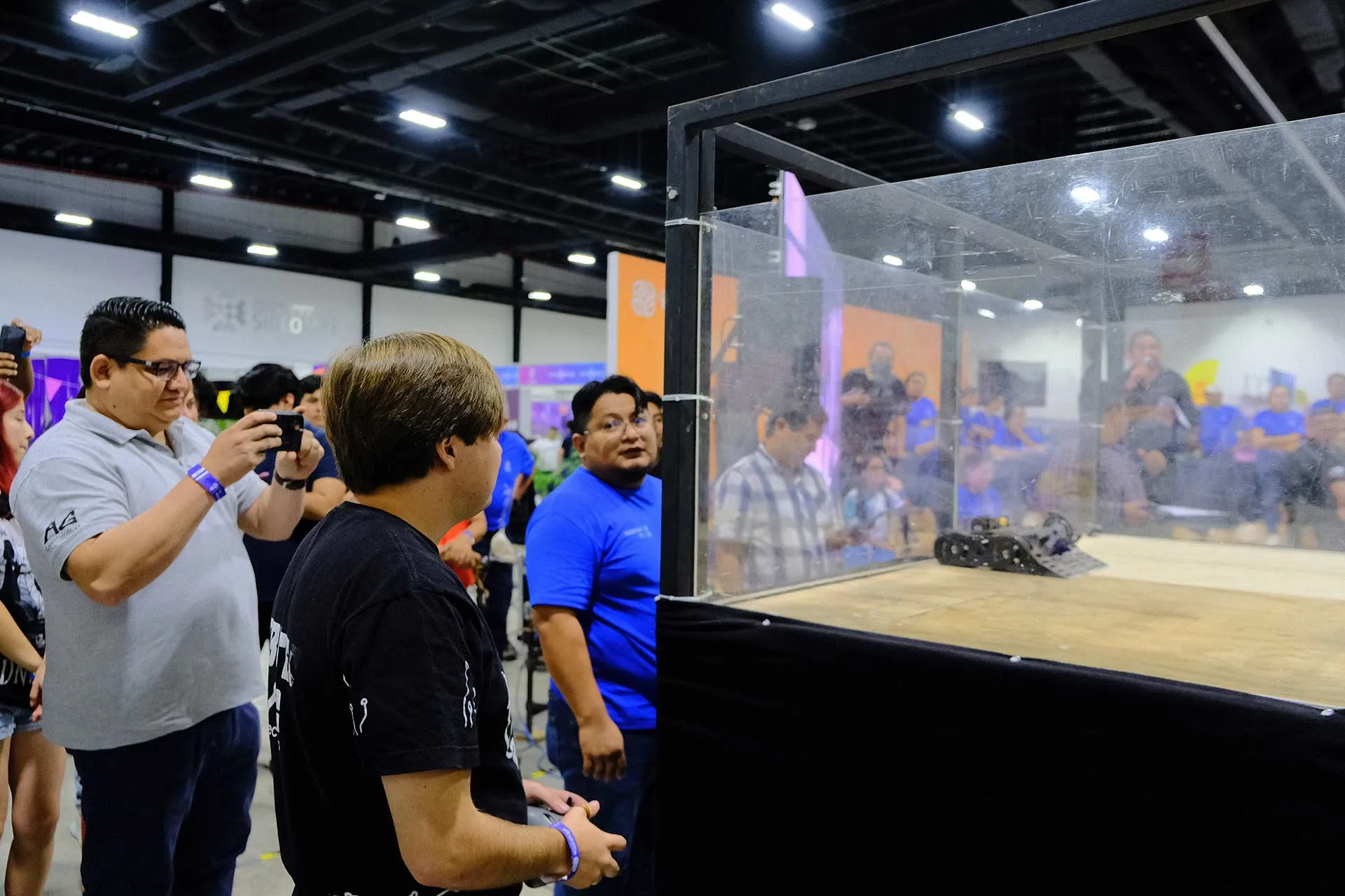 Equipo de Tec Guadalajara gana categoría de torneo mexicano de robótica. 