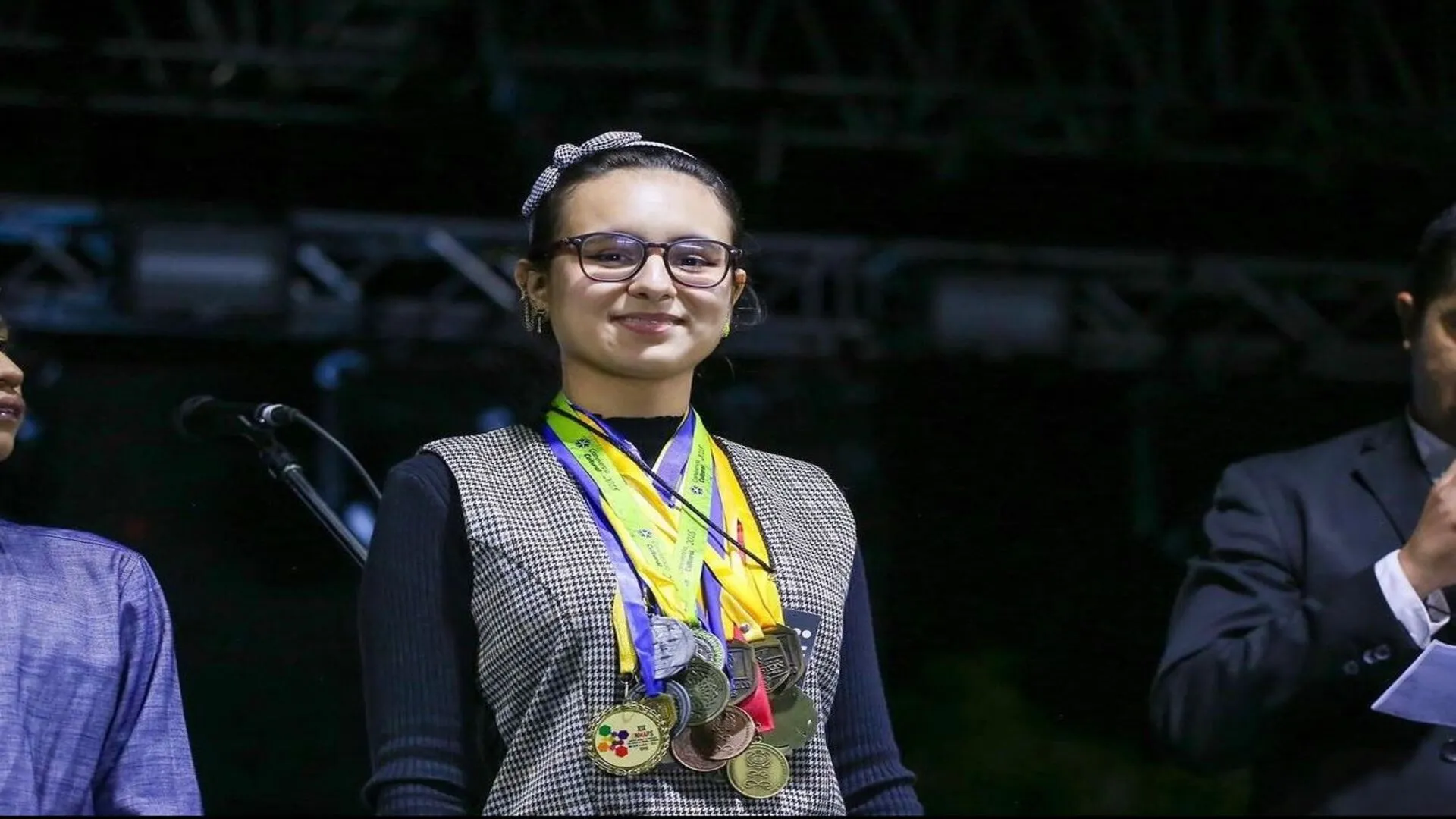 Ana Camila Cuevas González concursando y recibiendo Premio Juventud 2023 