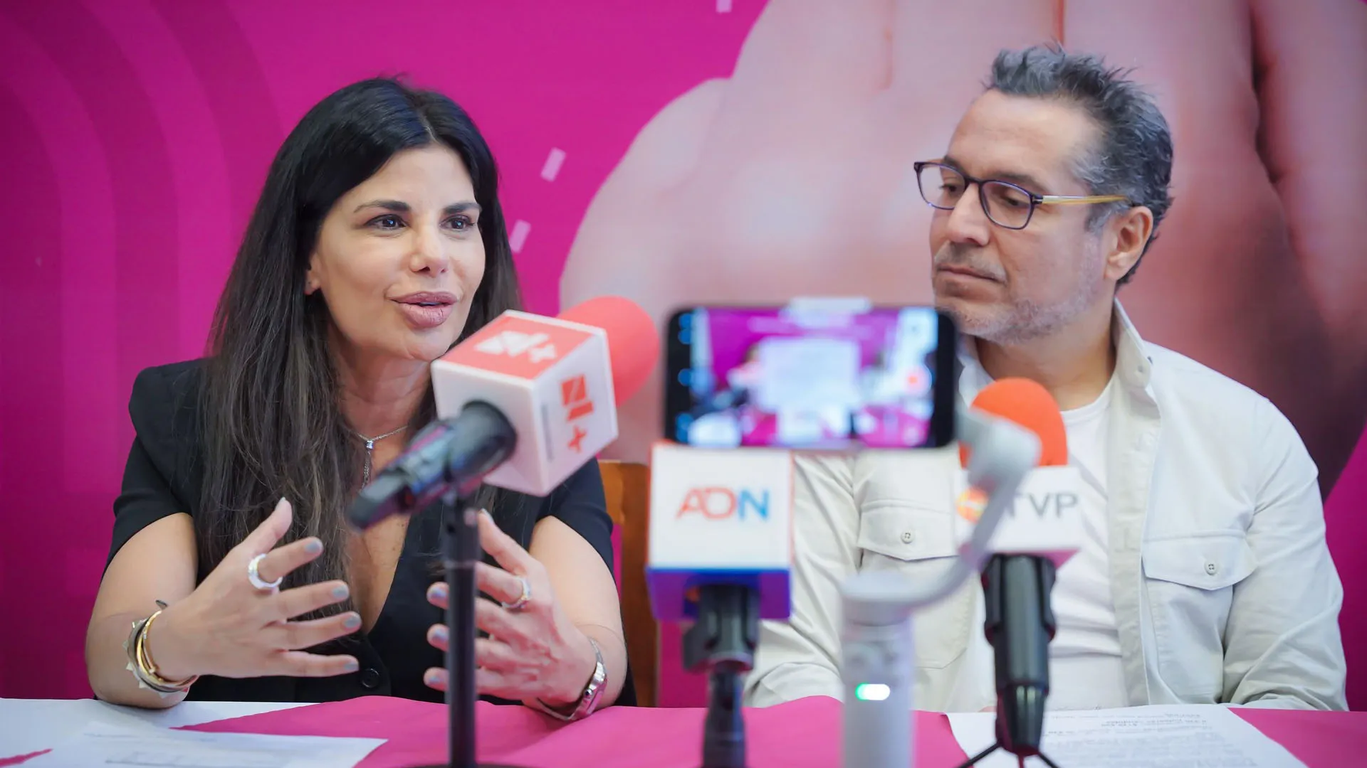 adriana rojo exatec recibe premio a merito filantropico