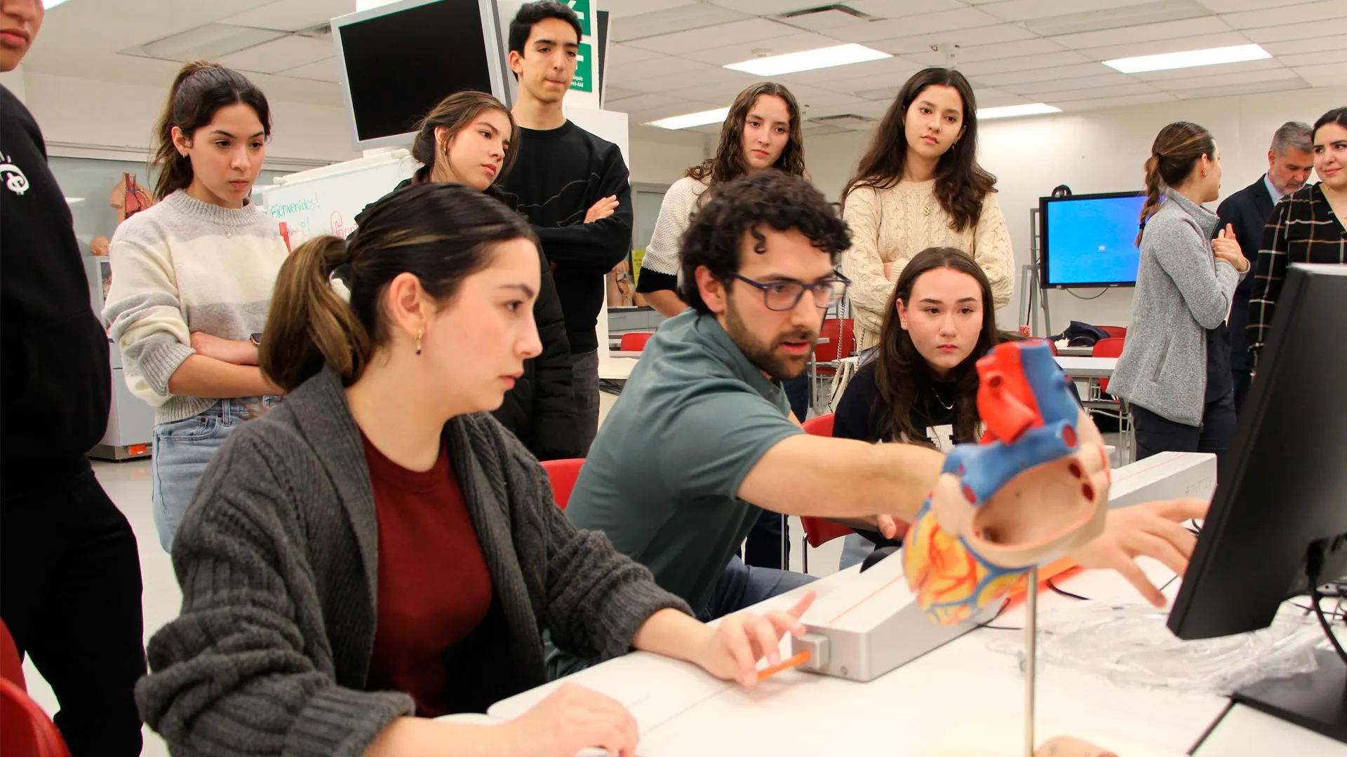 Alumnos de PrepaTec participaron en actividades de simulación de procedimientos cardiovasculares.