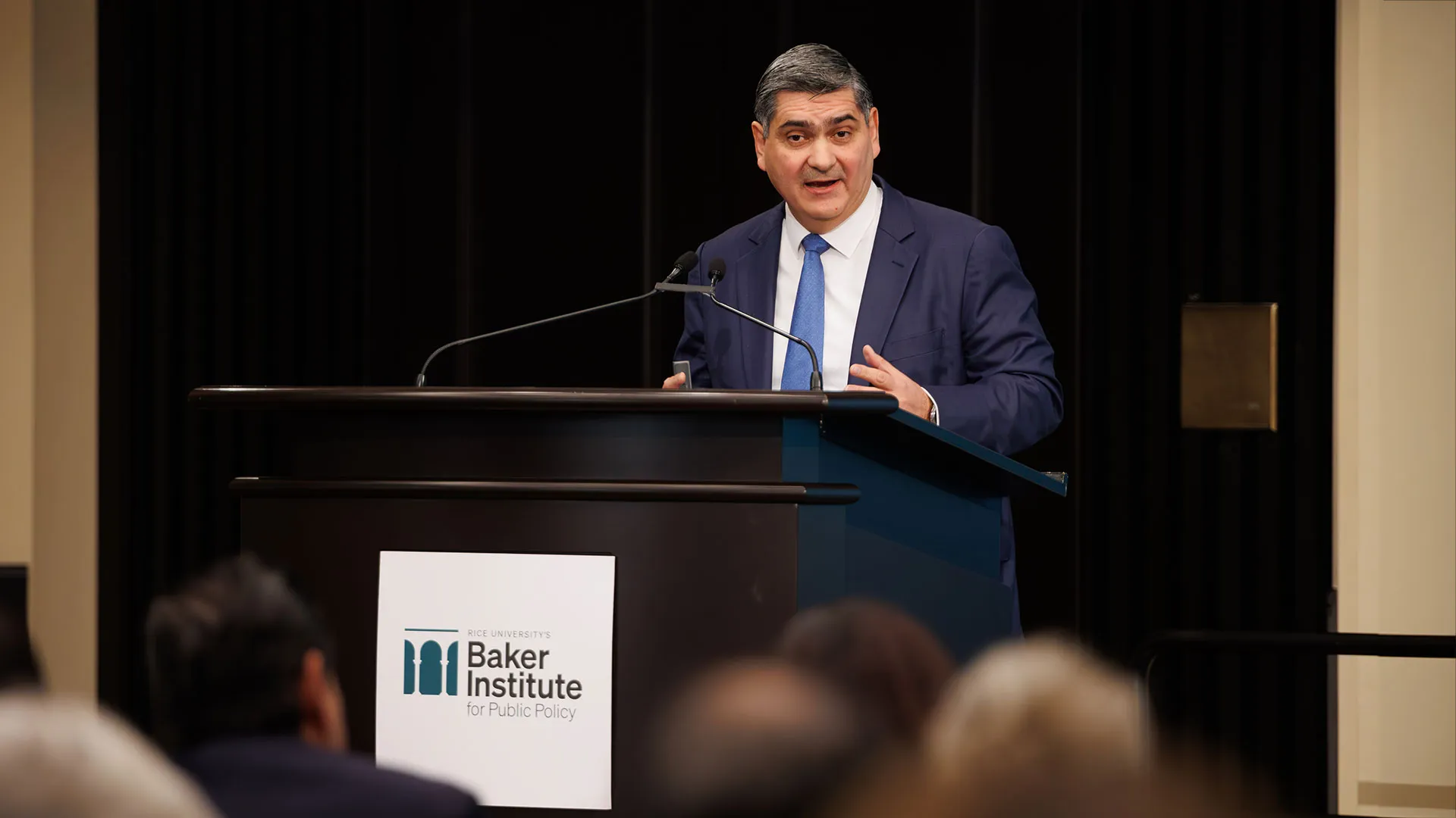 David Garza durante su presentación en Mexico Country Outlook 2024 del Center for The U.S and Mexico de Rice University