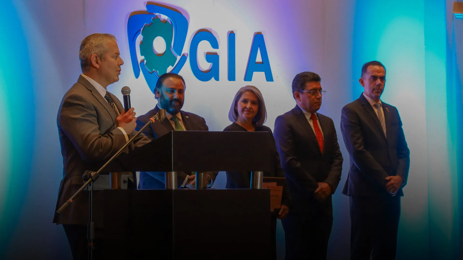 Roberto Soto dando unas palabras tras recibir el premio