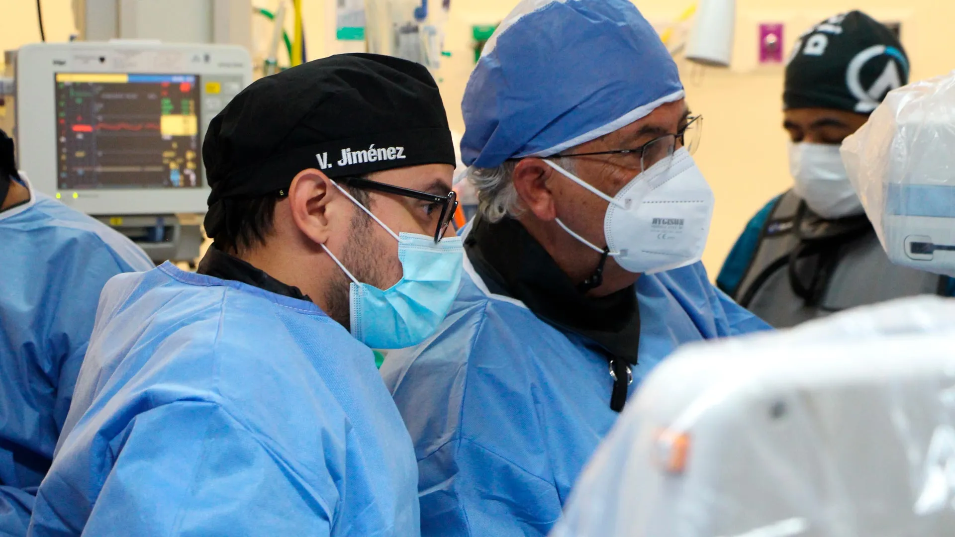 Cardiólogos intervencionistas de TecSalud utilizaron por primera vez en Nuevo León un dispositivo de protección embolica cerebral.