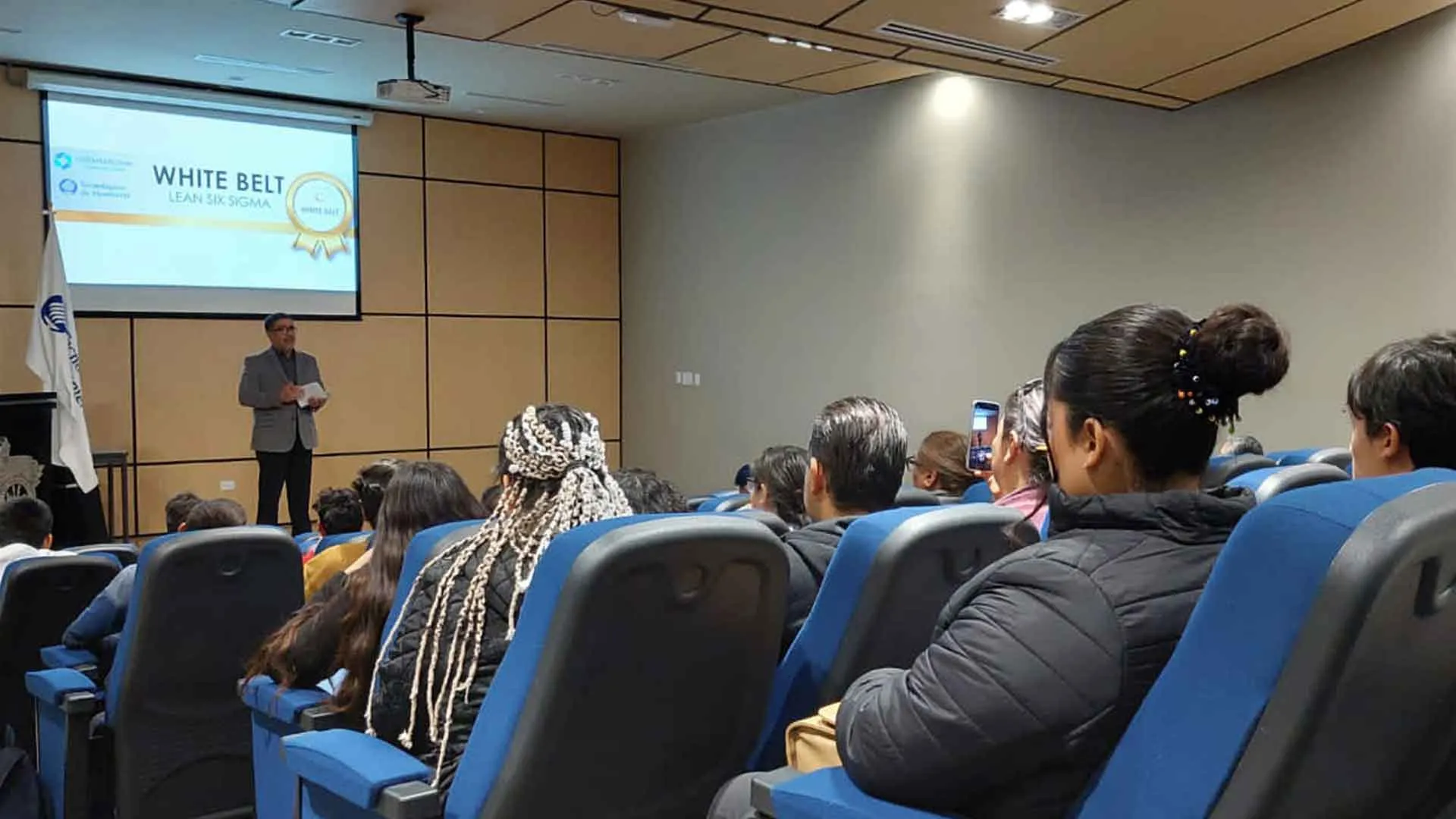 61 jóvenes de Ciudad Juárez obtuvieron una beca del 100 por ciento