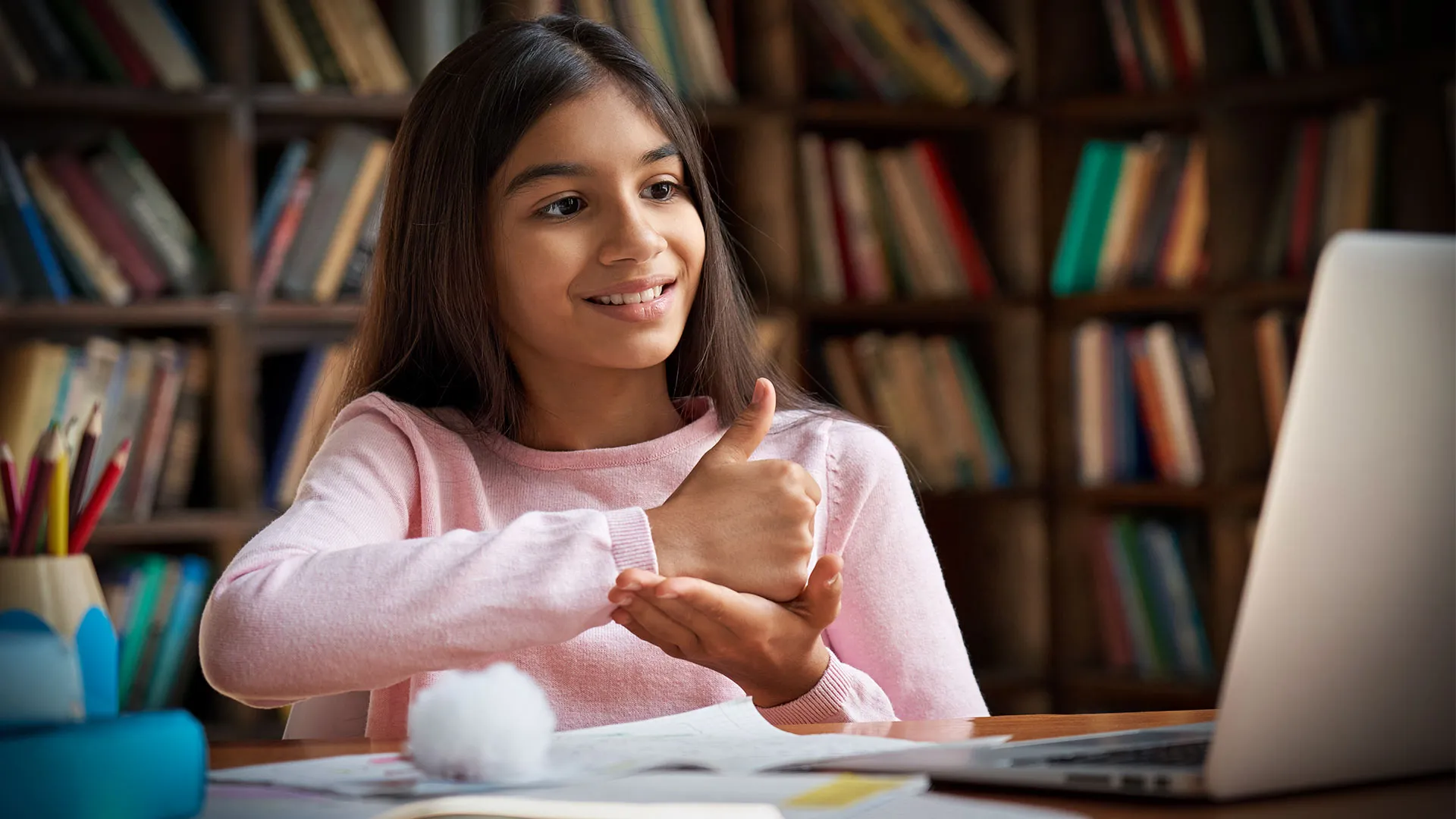 Estudiantes crean app para interpretar lengua de señas