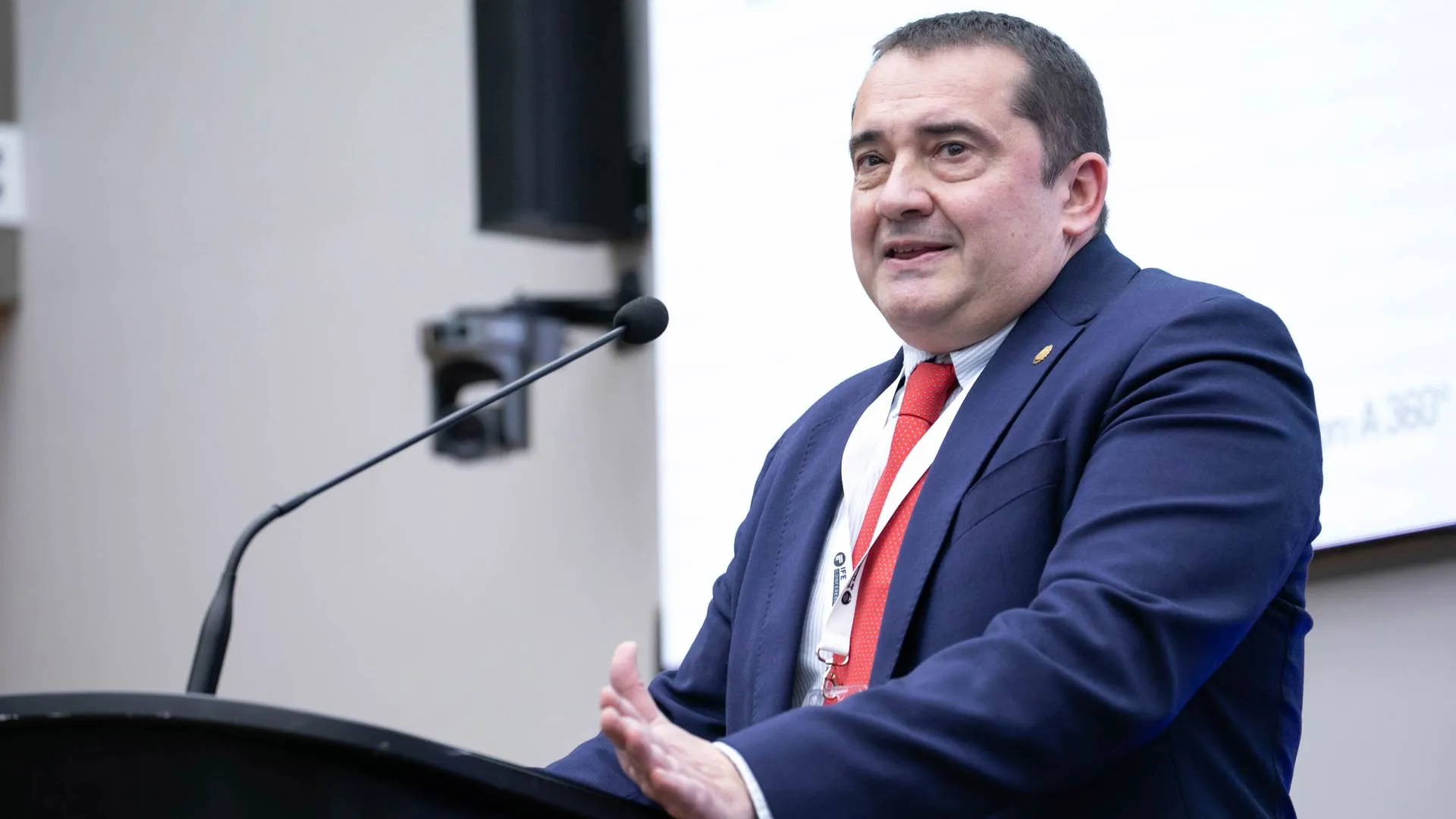 Aspectos positivos y riesgos del uso de IA en la educación superior