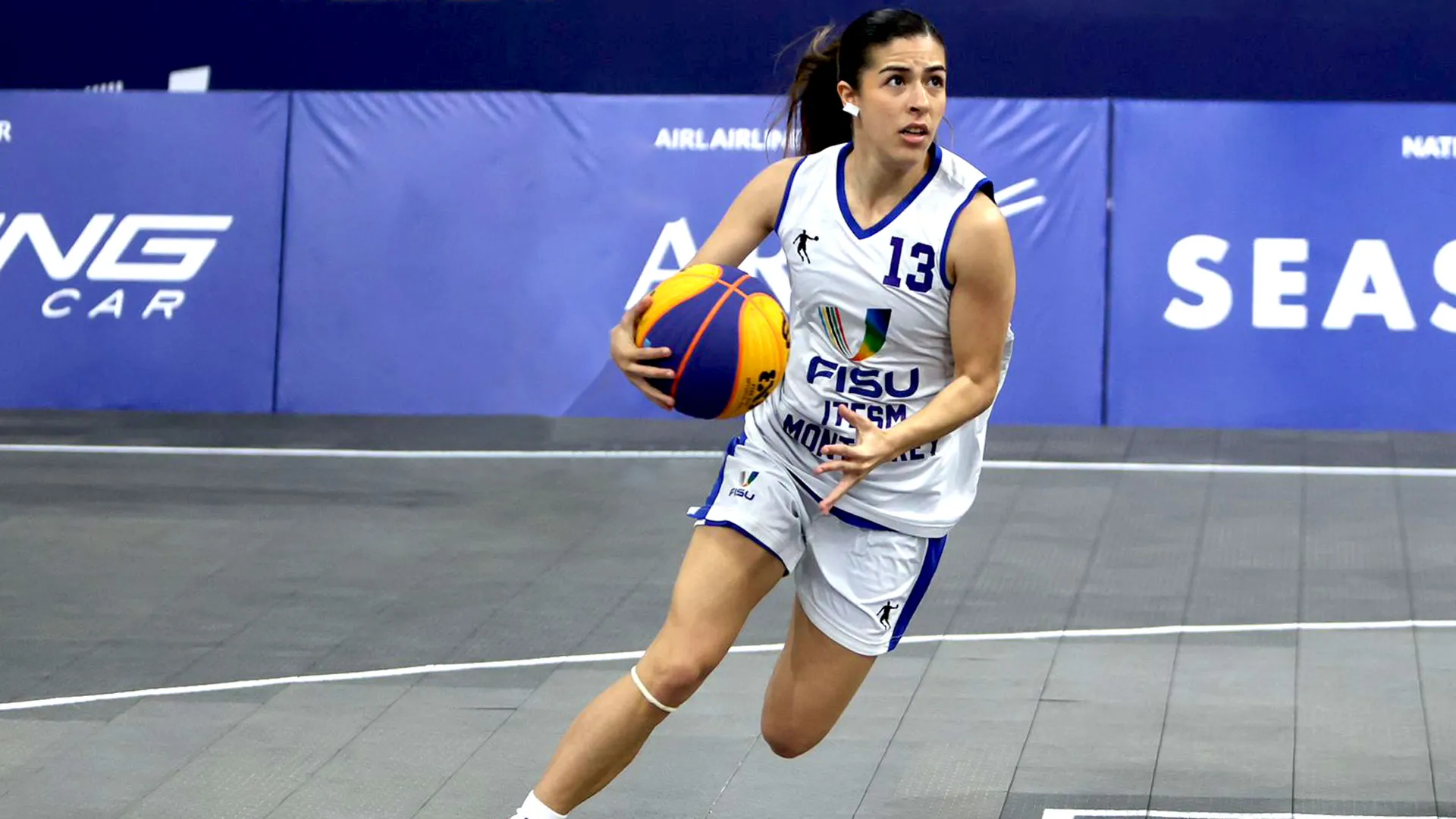 Karina Esquer Vila durante un juego de FISU.