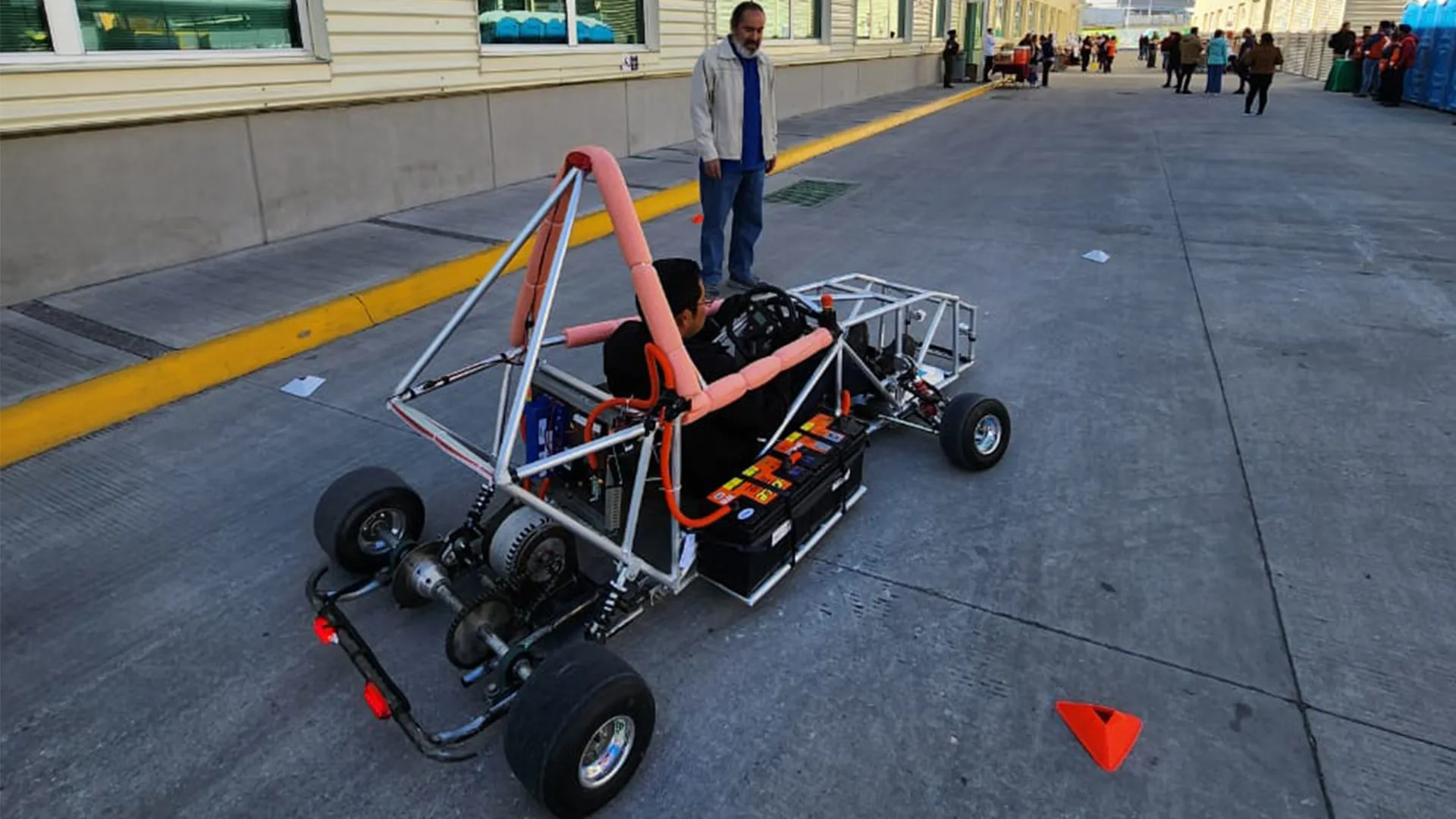 Prototipo del vehículo eléctrico creado