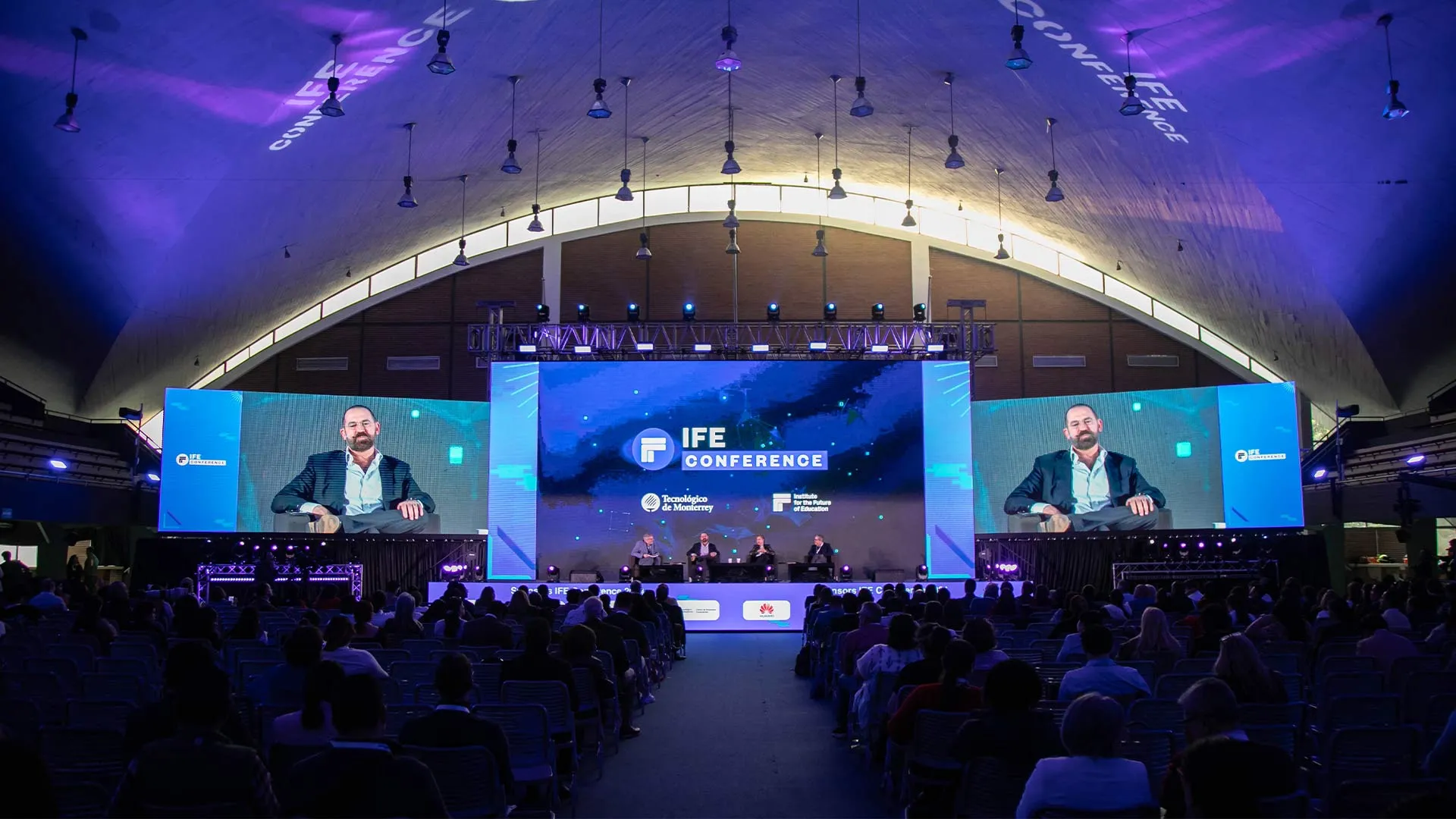 El Tec presentó un reporte sobre Educación Digital.