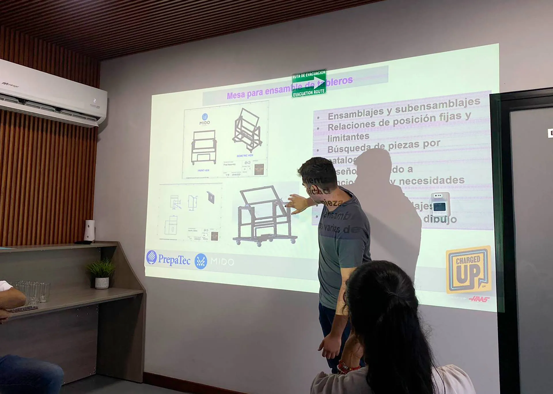 Equipo de robótica de PrepaTec Guadalajara colaboró con empresa Mido. 