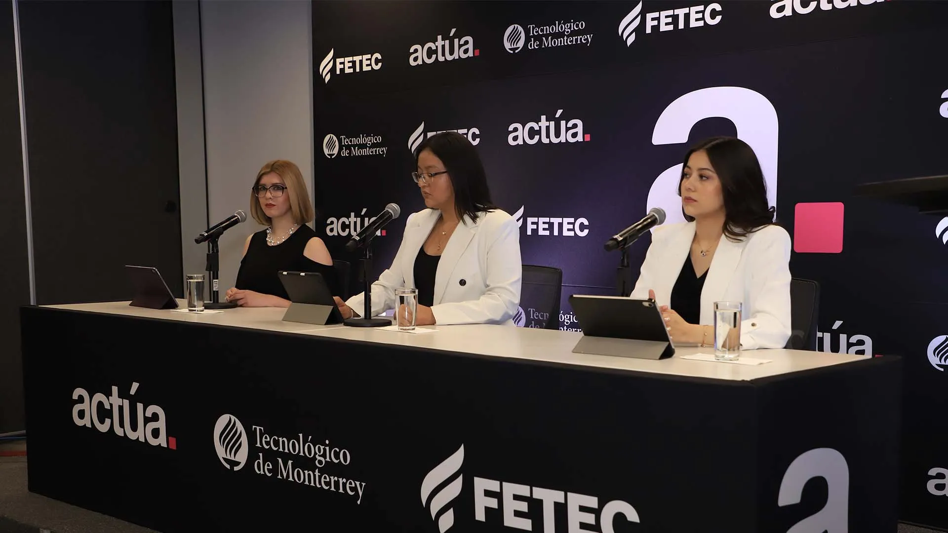 alumnas del Tec presentan la agenda de Actúa
