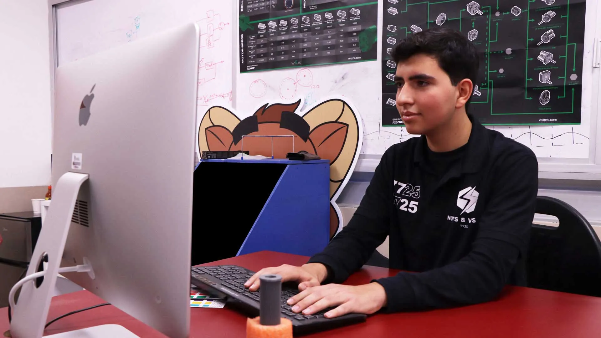 Bruno Arriola ganador del Dean's List Award otorgado por FIRST Robotics Competition.