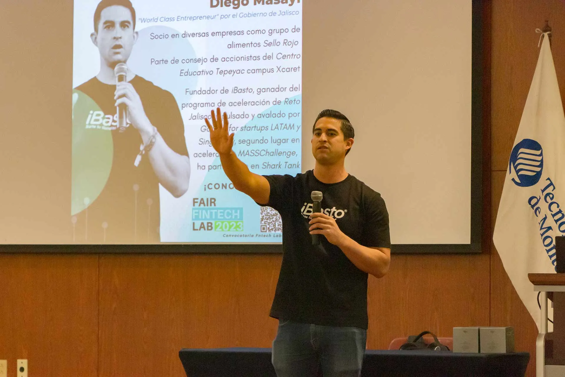 Egresado Tec en comercio electrónico y emprendedor de fintech.