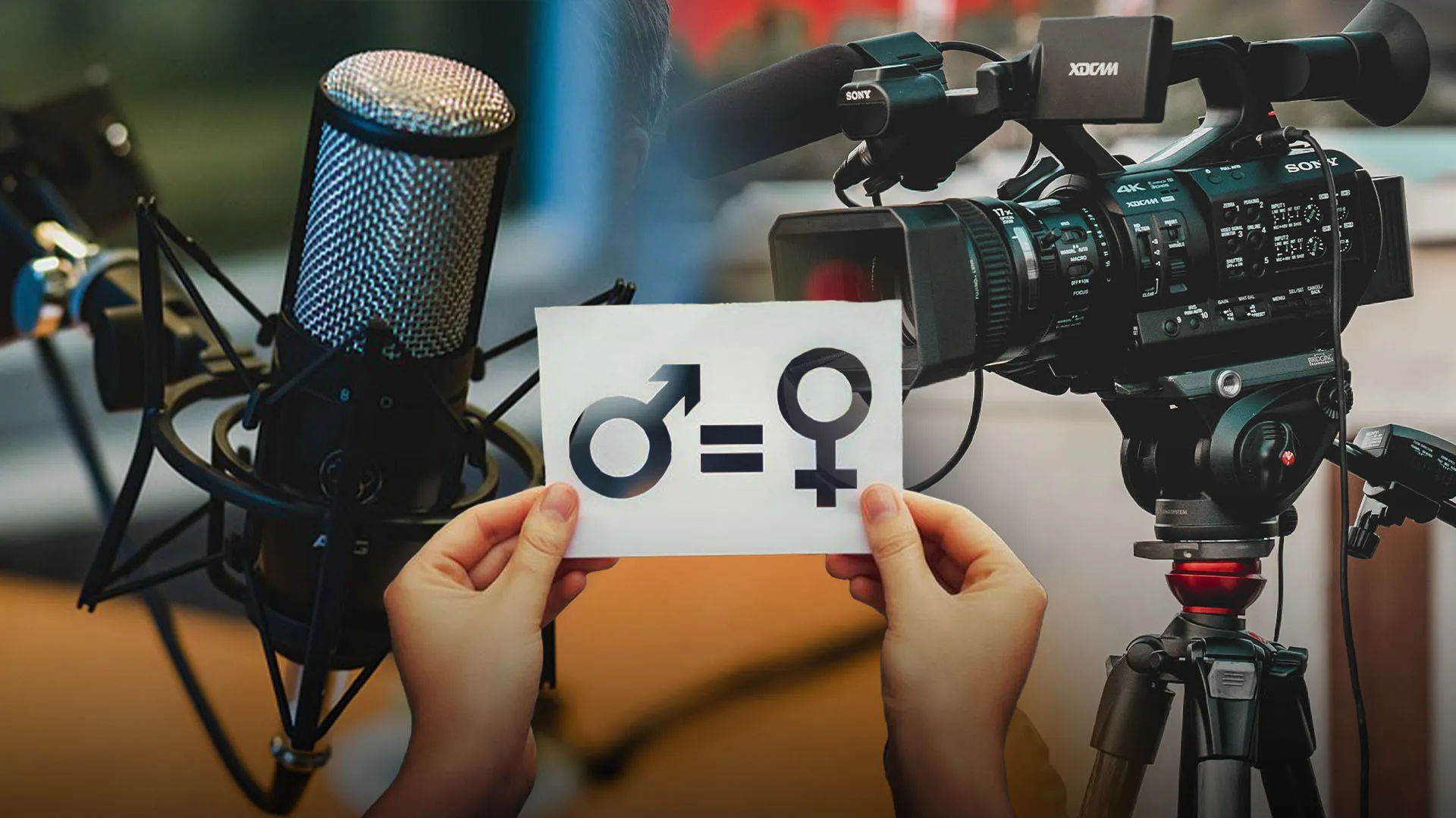 Cartel con signos de igualdad de género sobre fondo de micrófono y cámara
